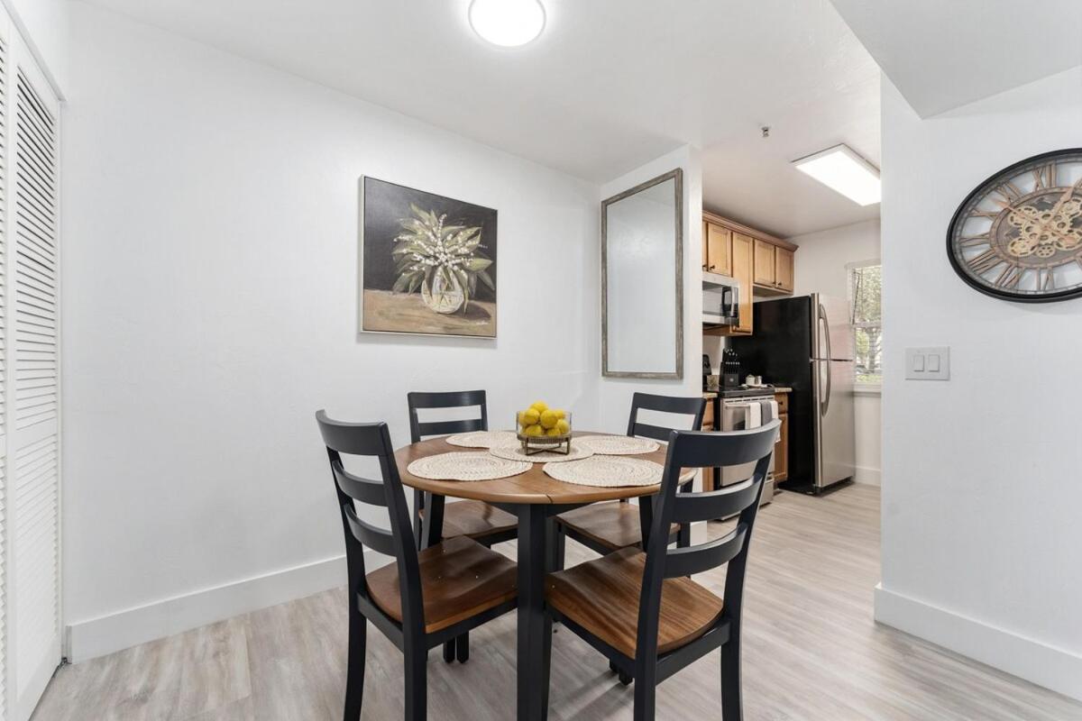 Cozy UF condo off Archer Road - Near Shands & VA !