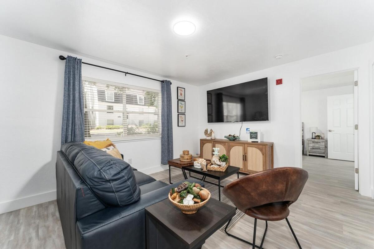 Cozy UF condo off Archer Road - Near Shands & VA !