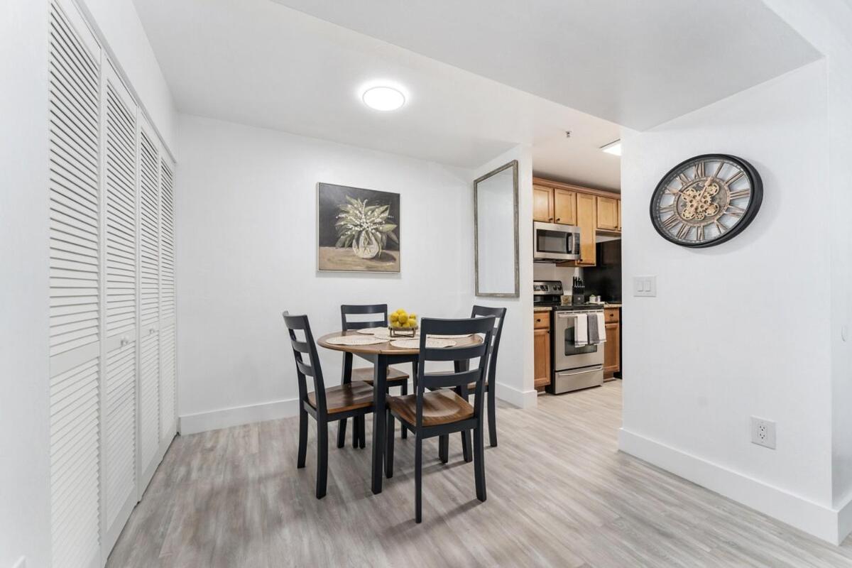 Cozy UF condo off Archer Road - Near Shands & VA !