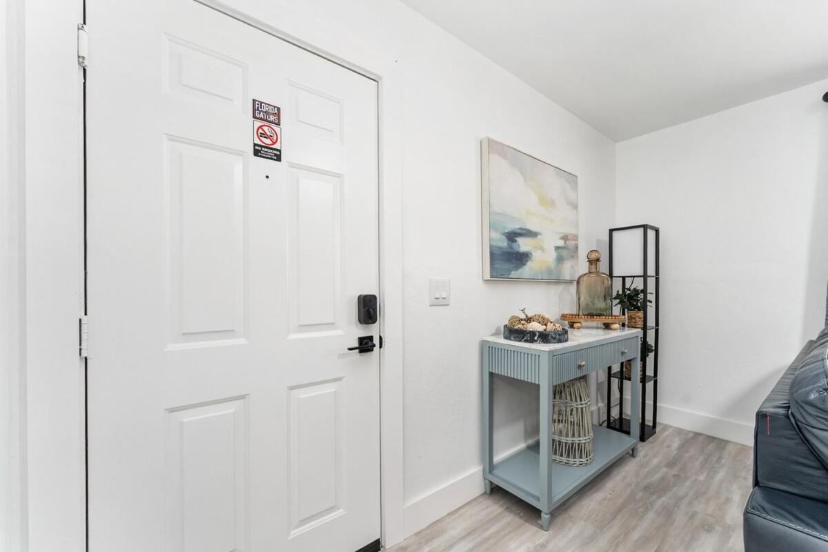 Cozy UF condo off Archer Road - Near Shands & VA !