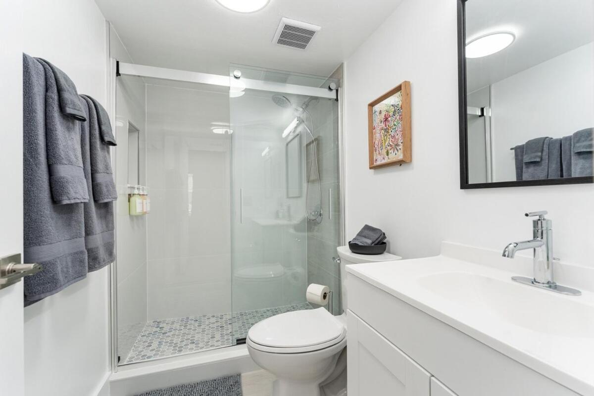 Cozy UF condo off Archer Road - Near Shands & VA !