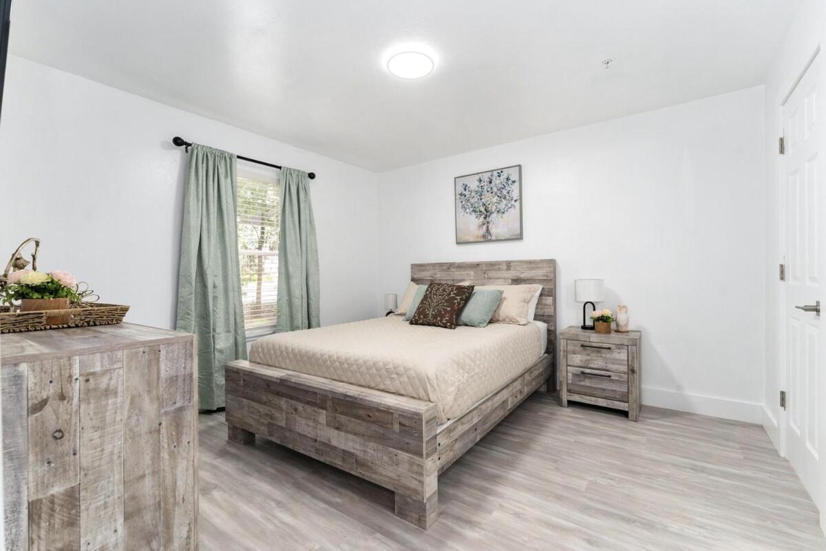 Cozy UF condo off Archer Road - Near Shands & VA !