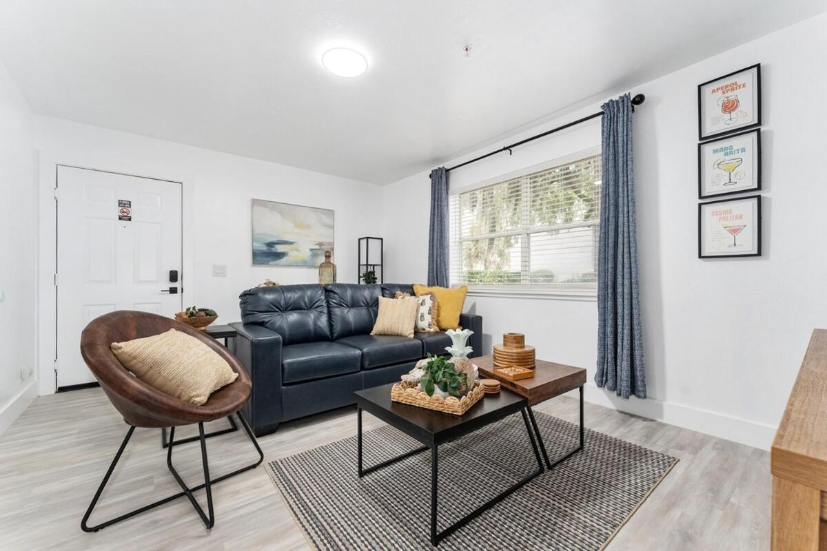 Cozy UF condo off Archer Road - Near Shands & VA !