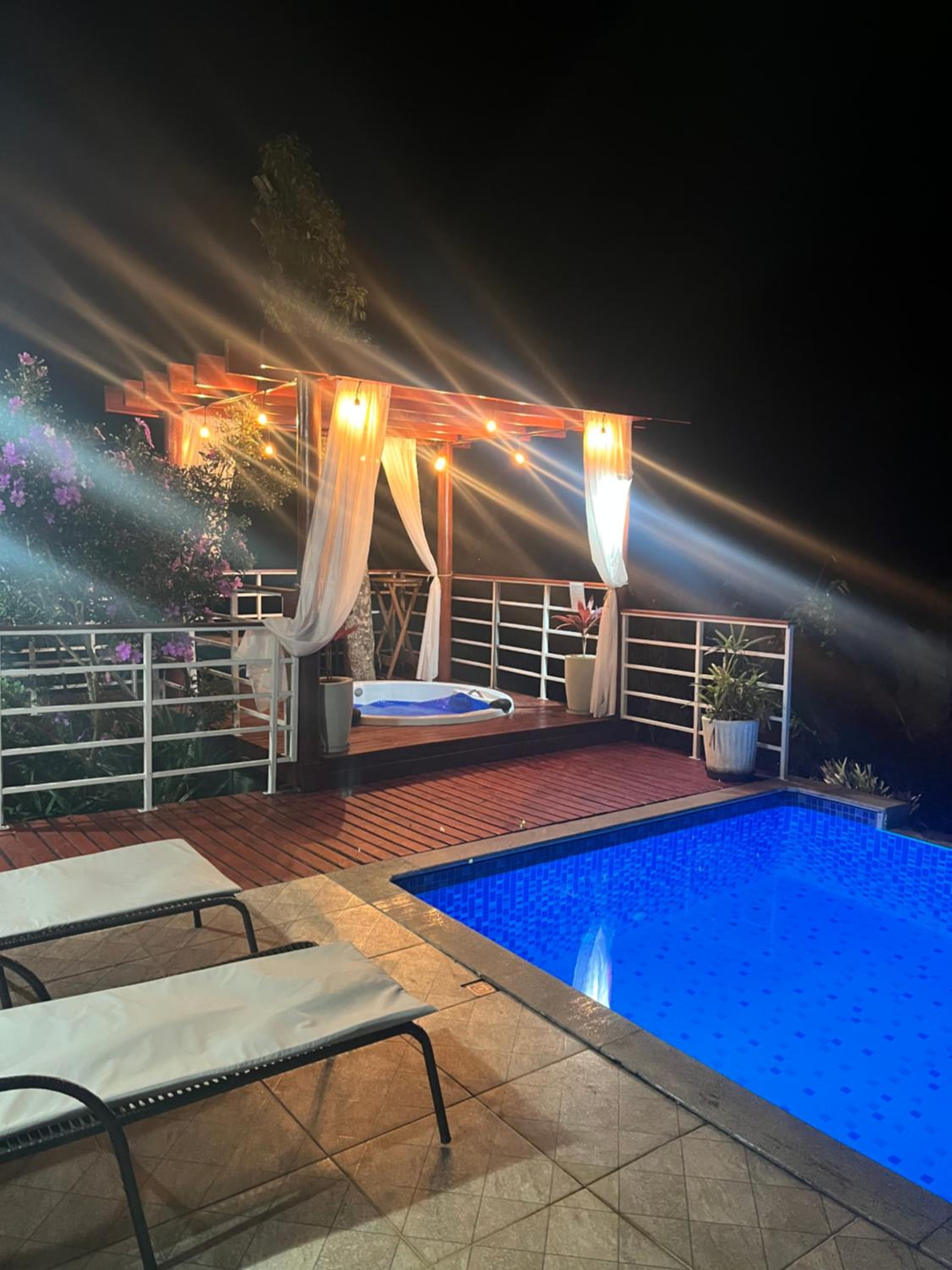 Refúgio com hidro, piscina e linda vista!