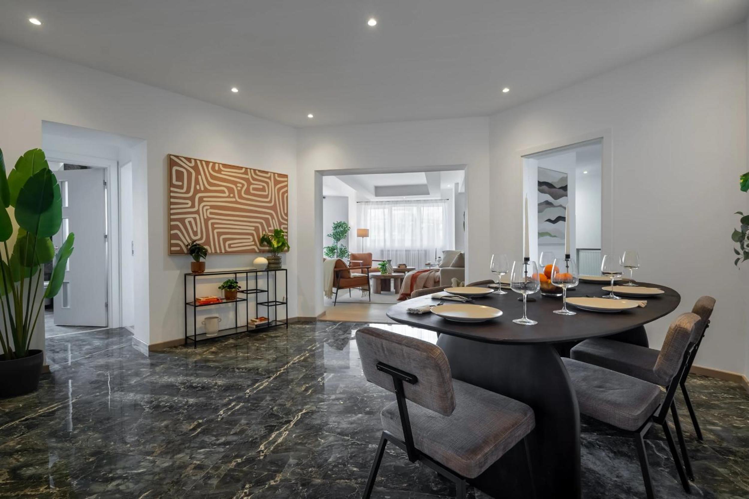 Chic & Central 3BR Retreat in the Historic Center