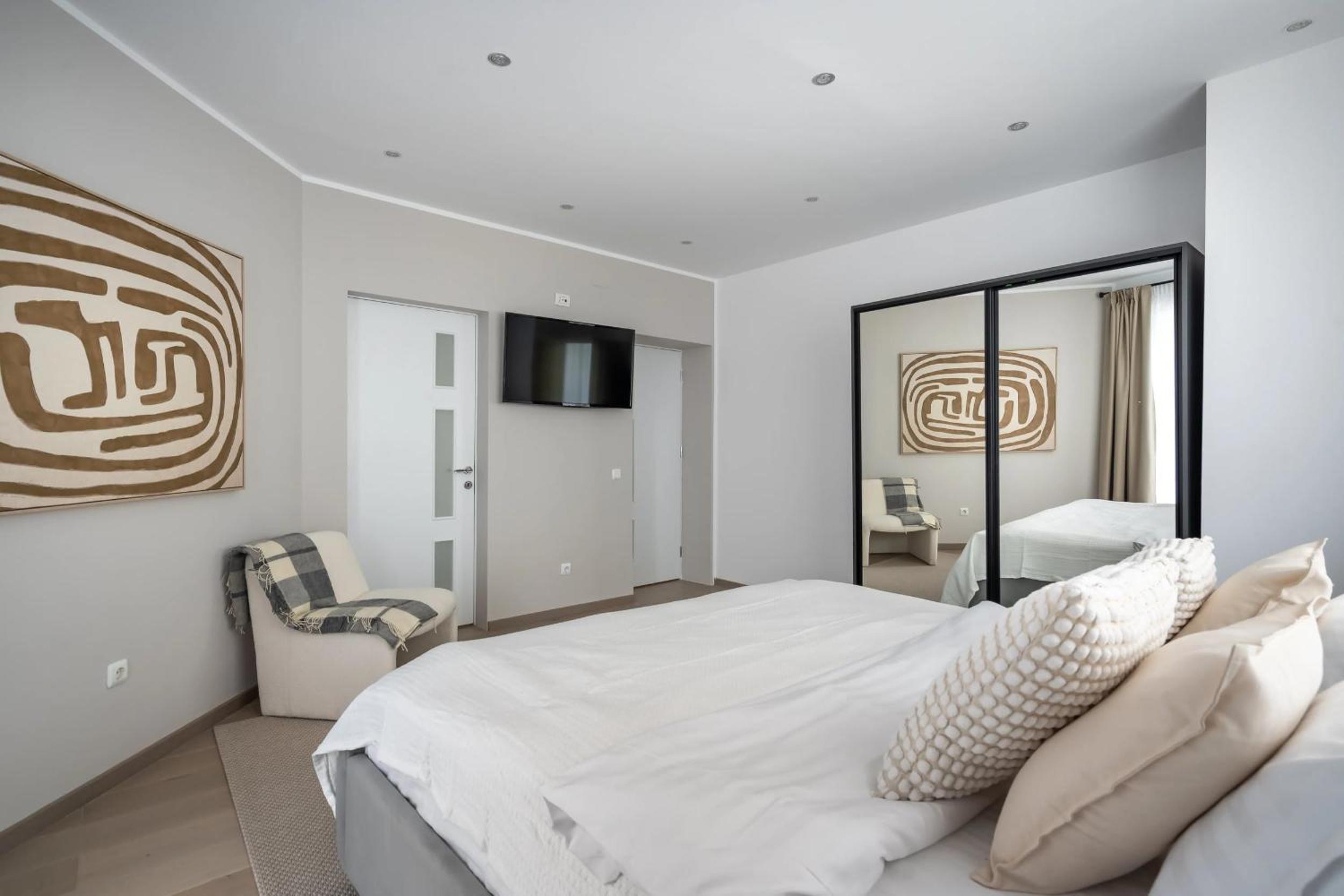 Chic & Central 3BR Retreat in the Historic Center