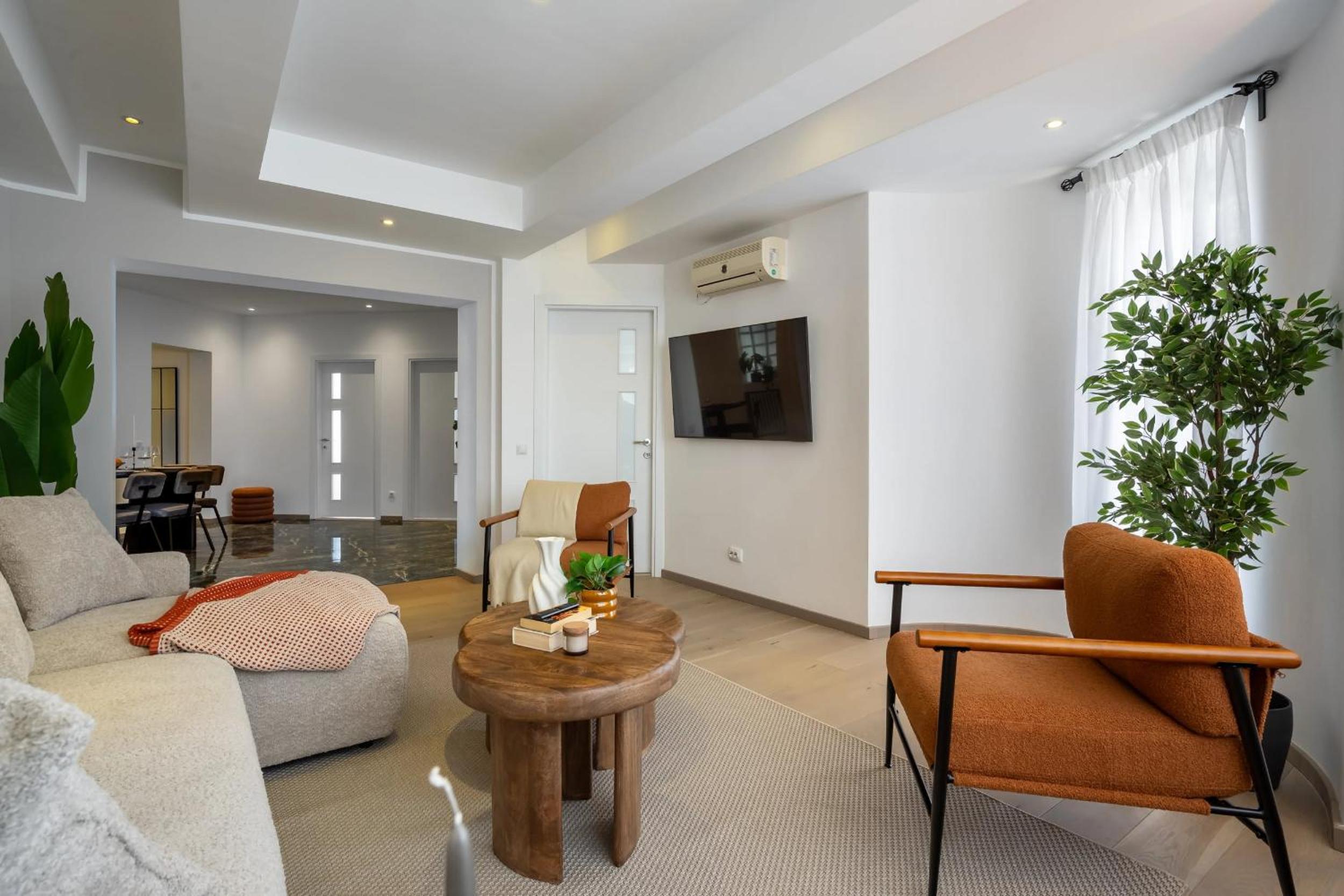 Chic & Central 3BR Retreat in the Historic Center
