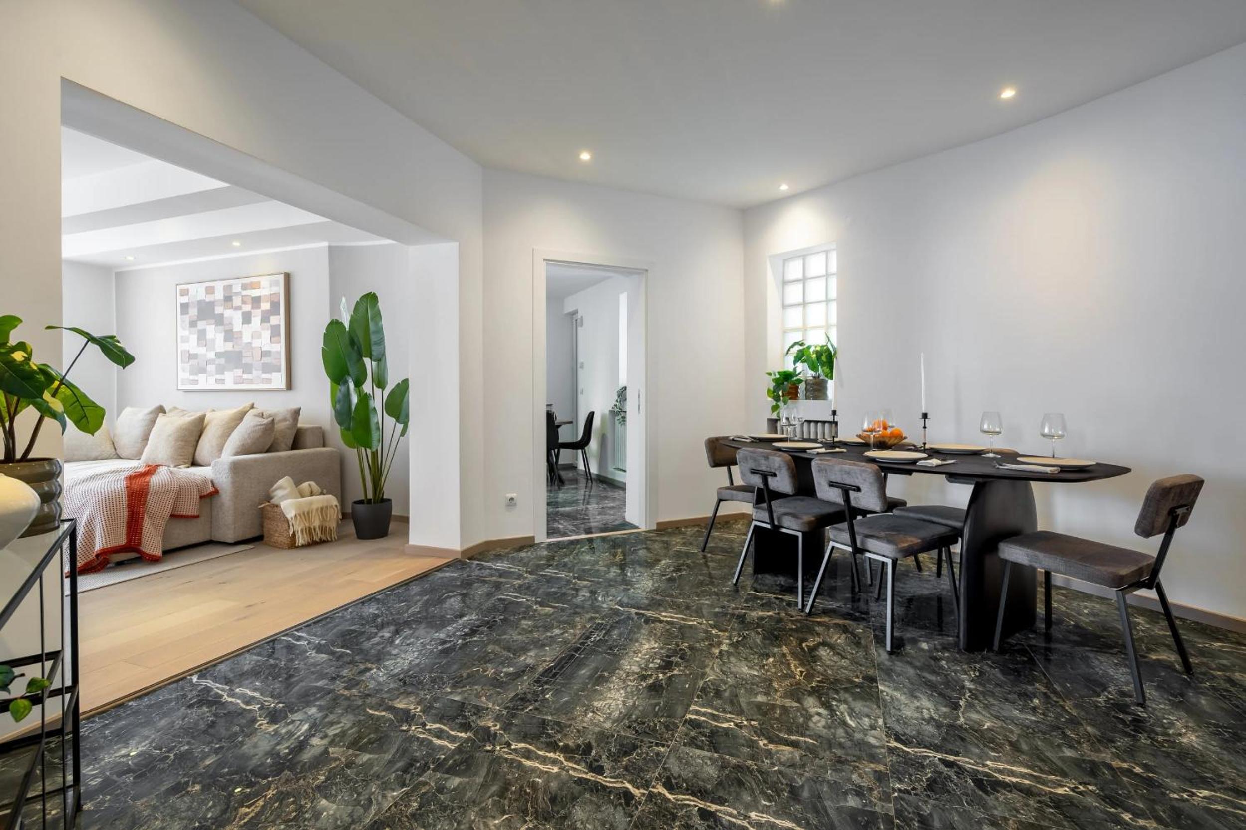 Chic & Central 3BR Retreat in the Historic Center