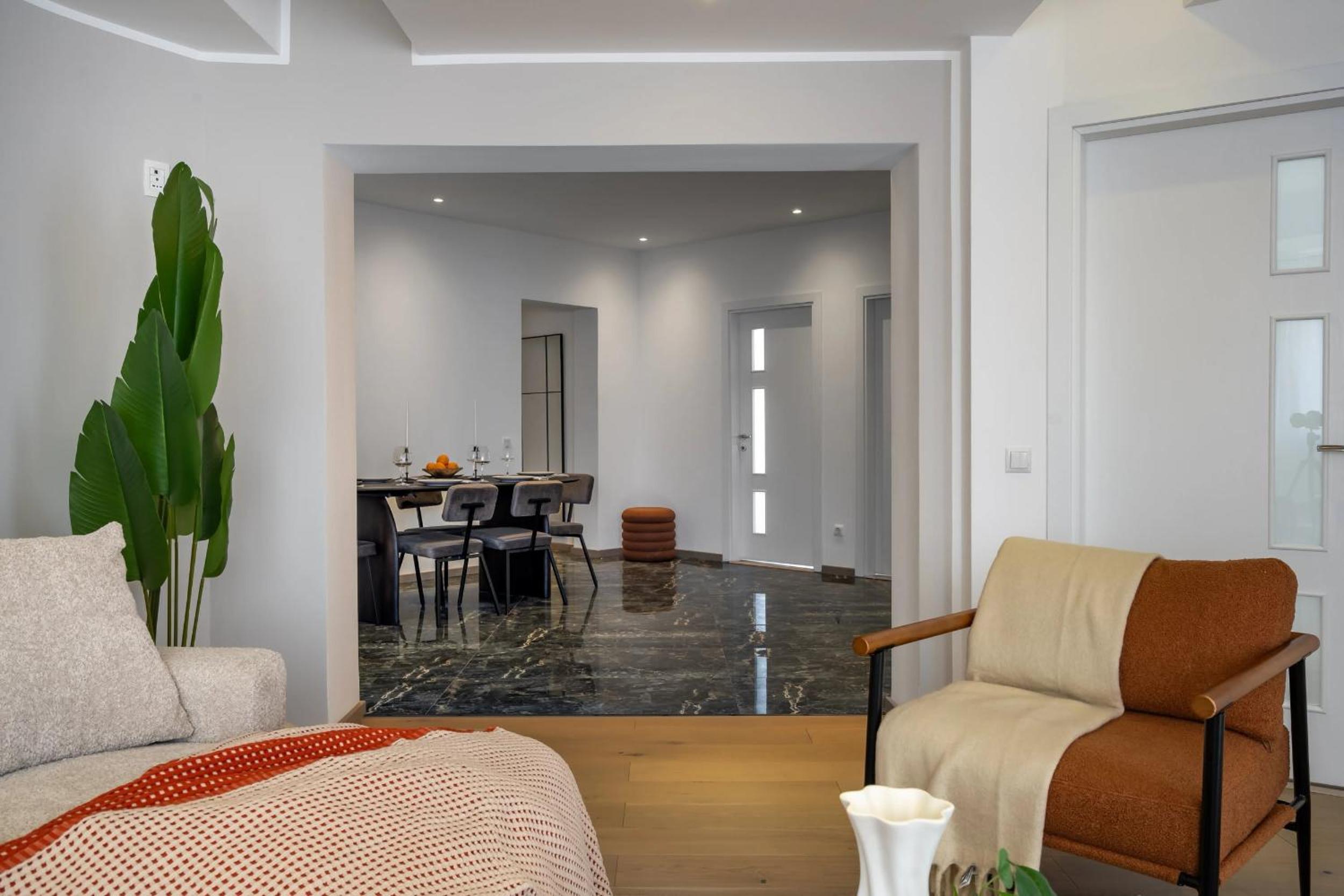 Chic & Central 3BR Retreat in the Historic Center