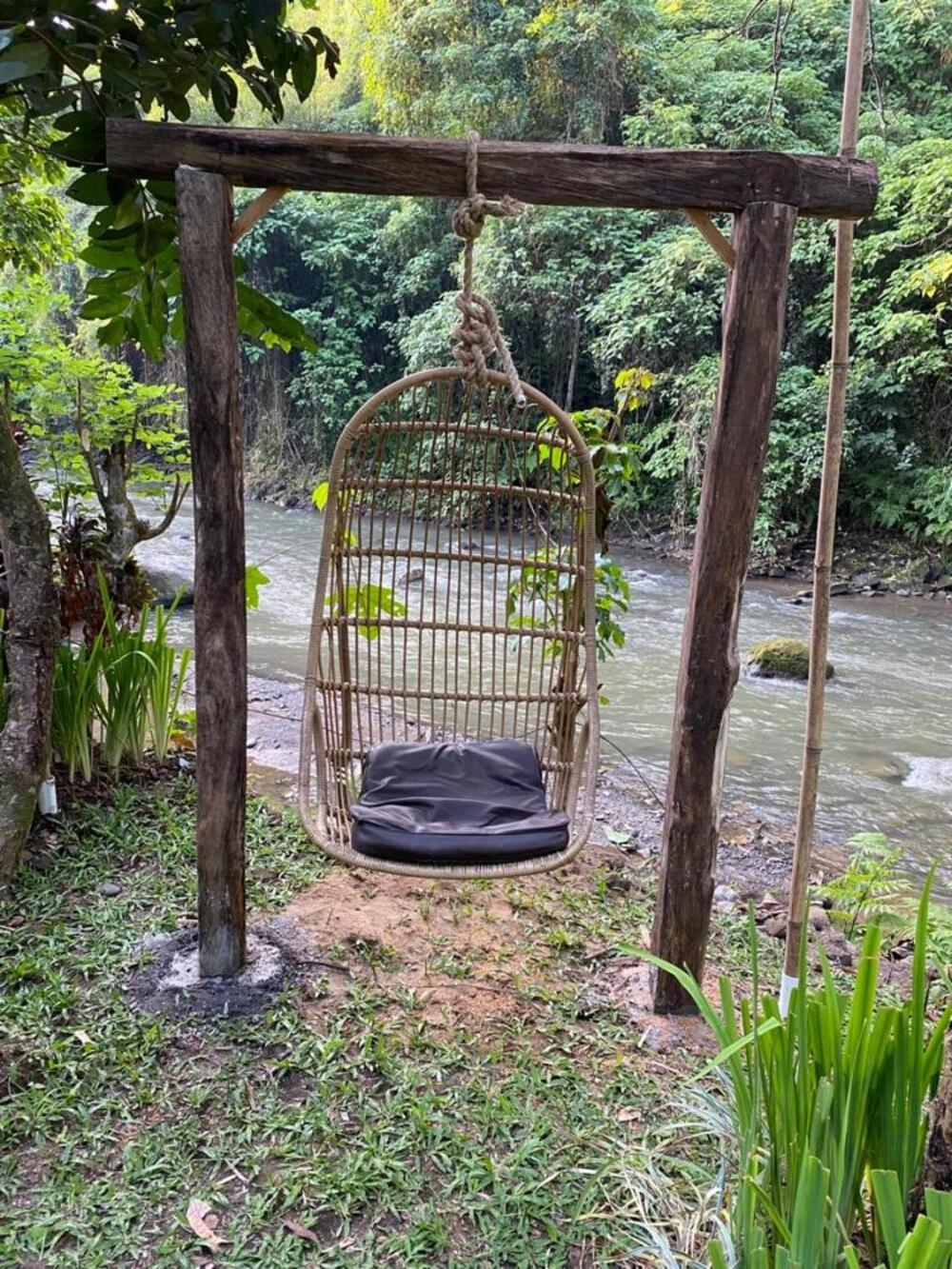 Jungle River 5 BR Villa- Pool, Yoga, Tubing Near Ubud
