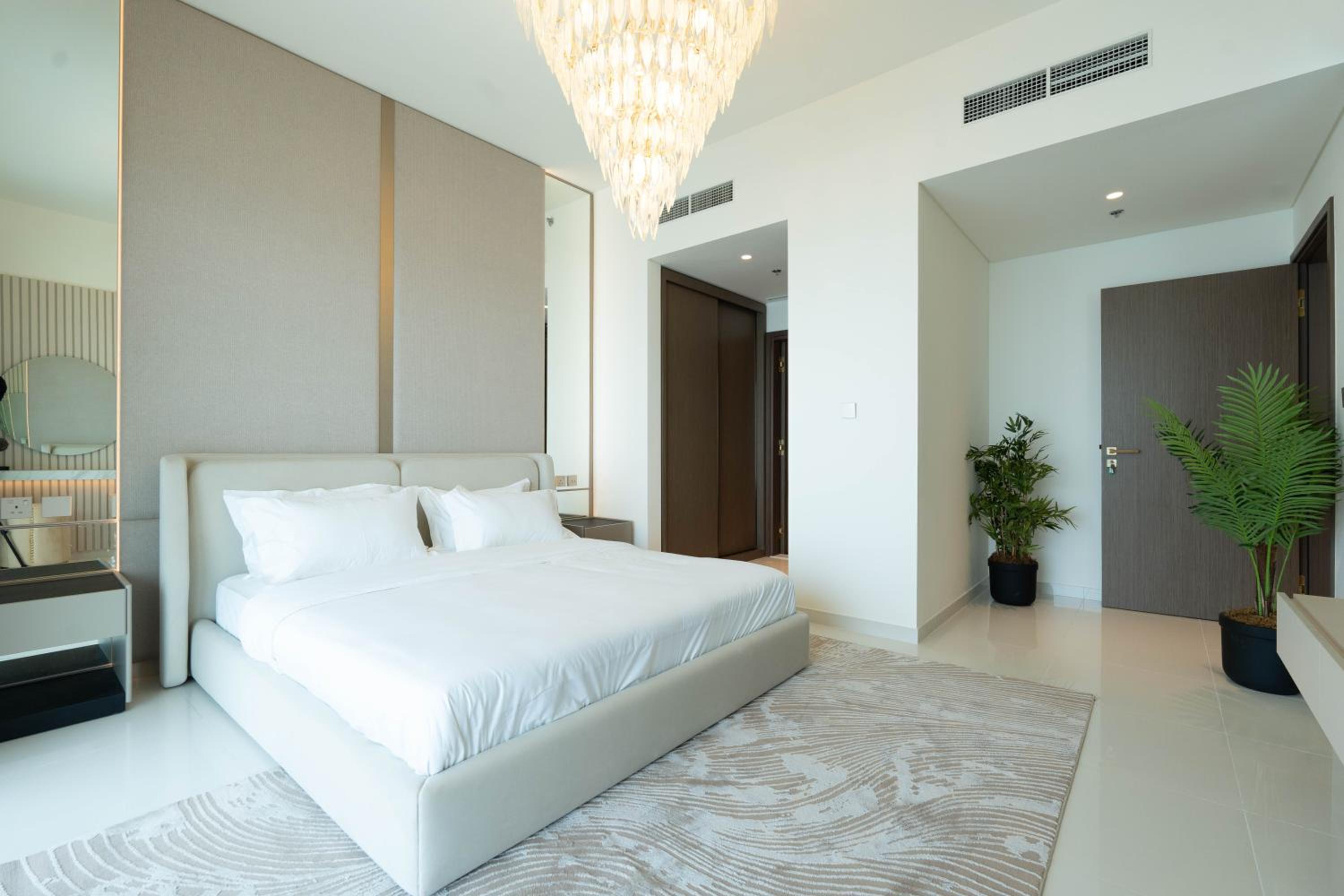 KeyRock - Palm & Sea View Apt at Grand Bleu