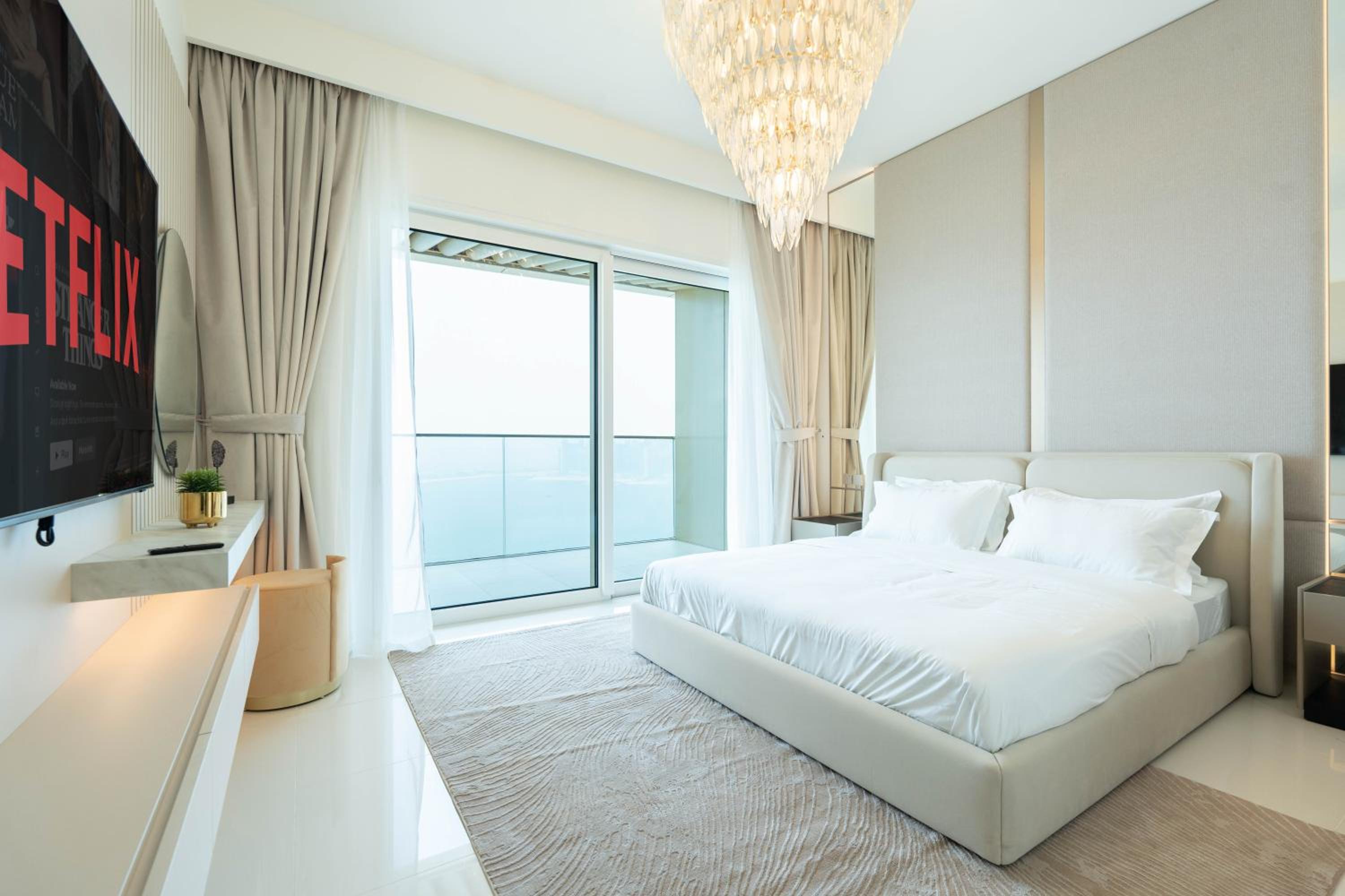 KeyRock - Palm & Sea View Apt at Grand Bleu