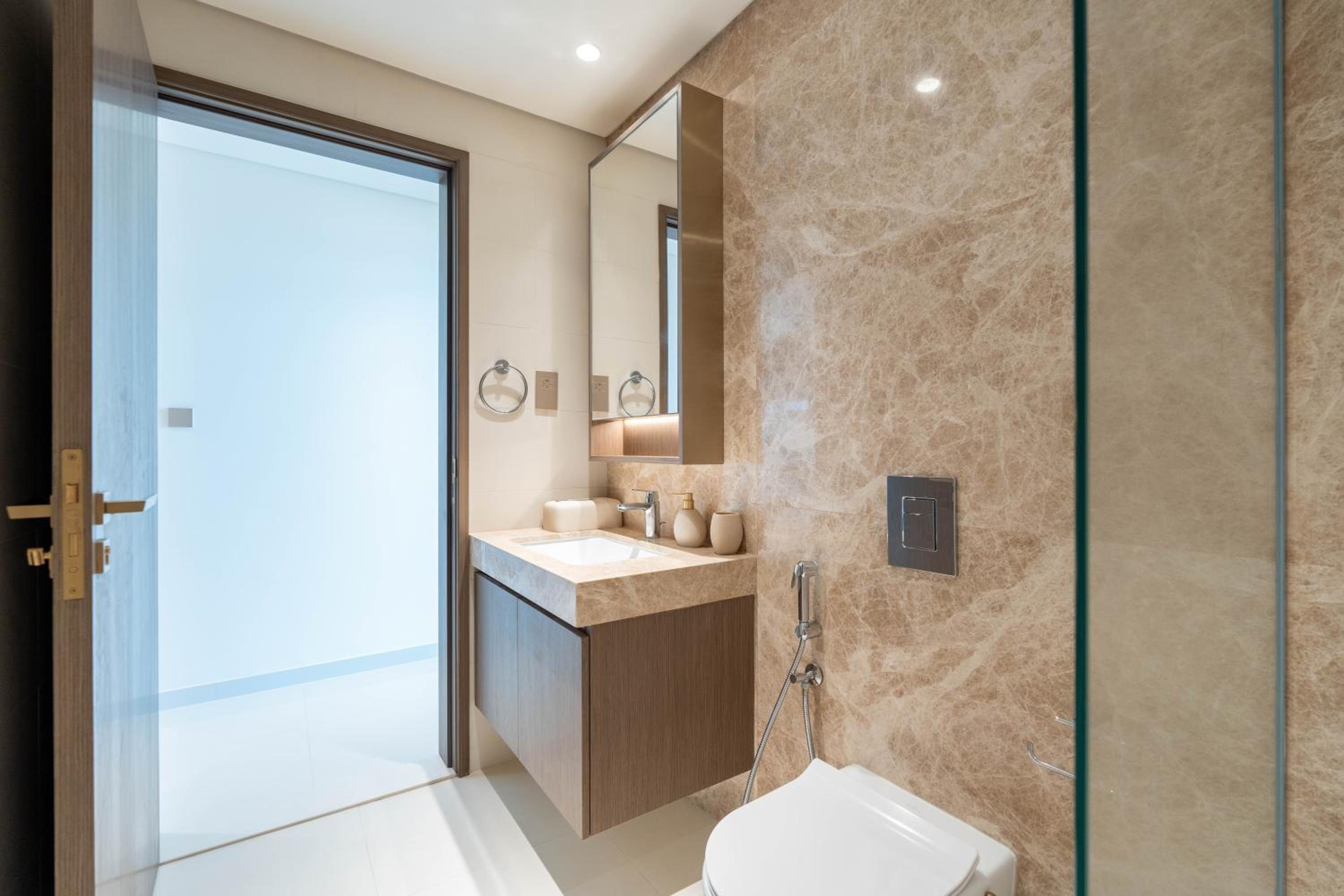 KeyRock - Sea View Stay with Pool Access