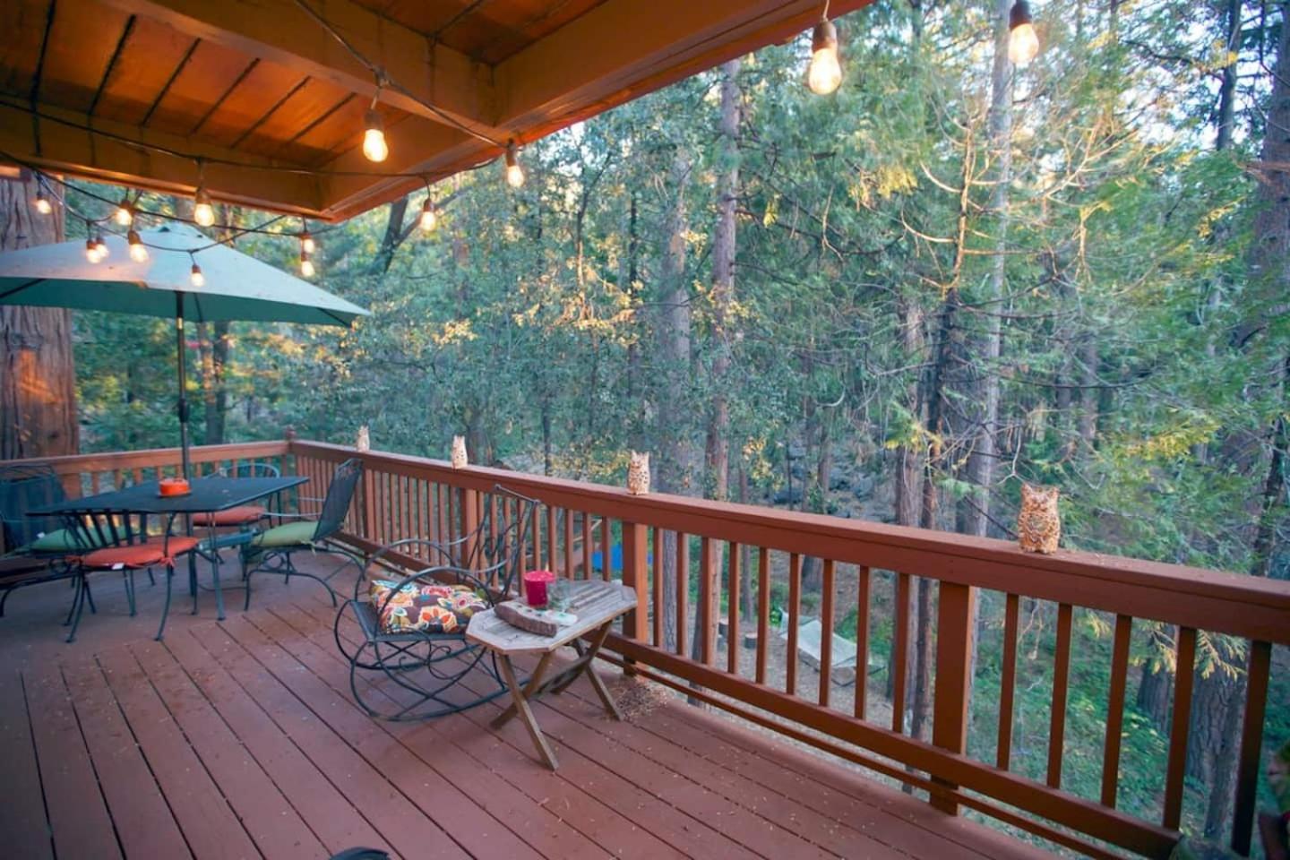 Idyllbrook Brookside Gazebo Fenced Deck, EV