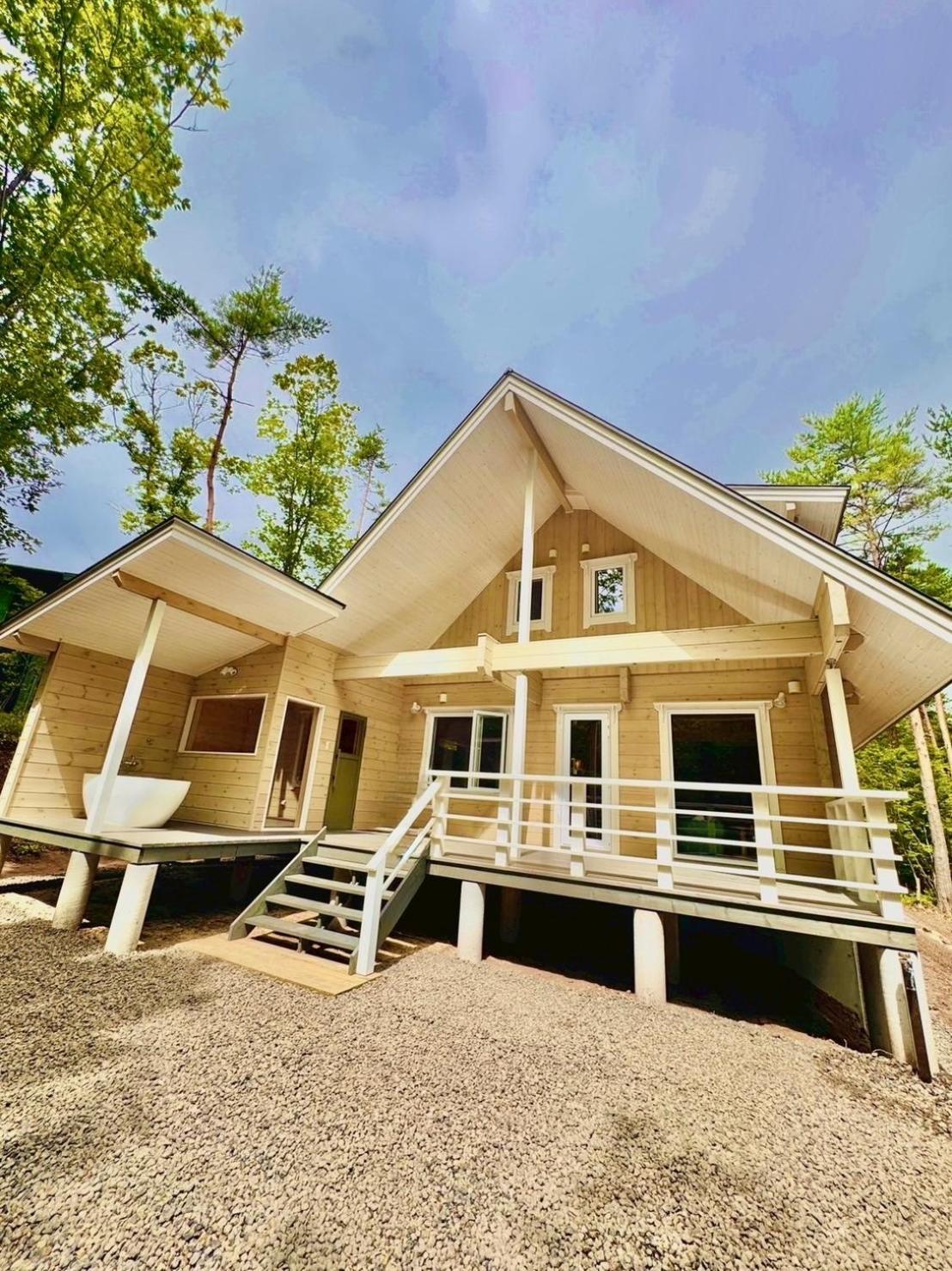 Second House kukka