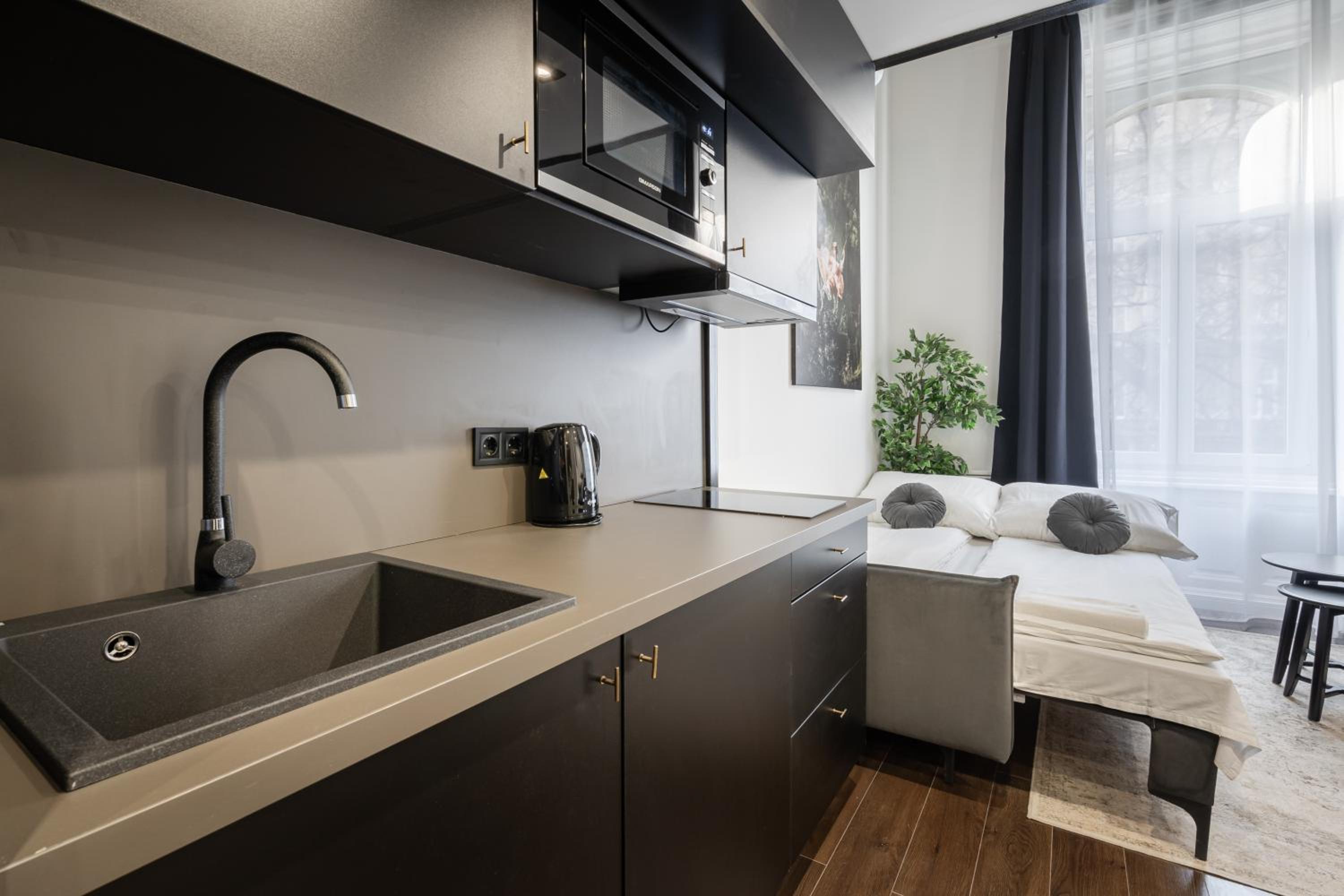 E41 - Trendy Boutique Apartments - Prime Spot by BQA