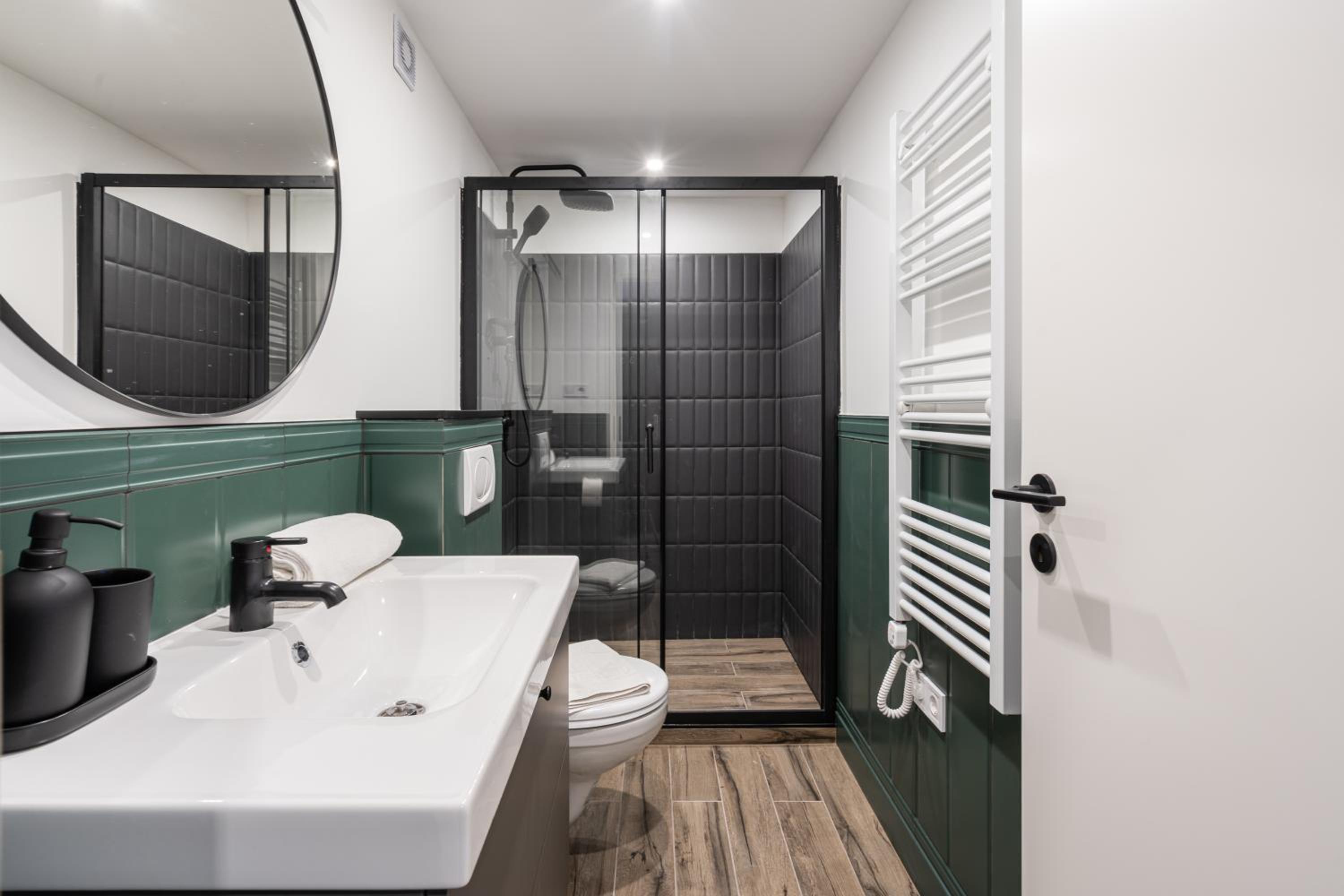E41 - Trendy Boutique Apartments - Prime Spot by BQA