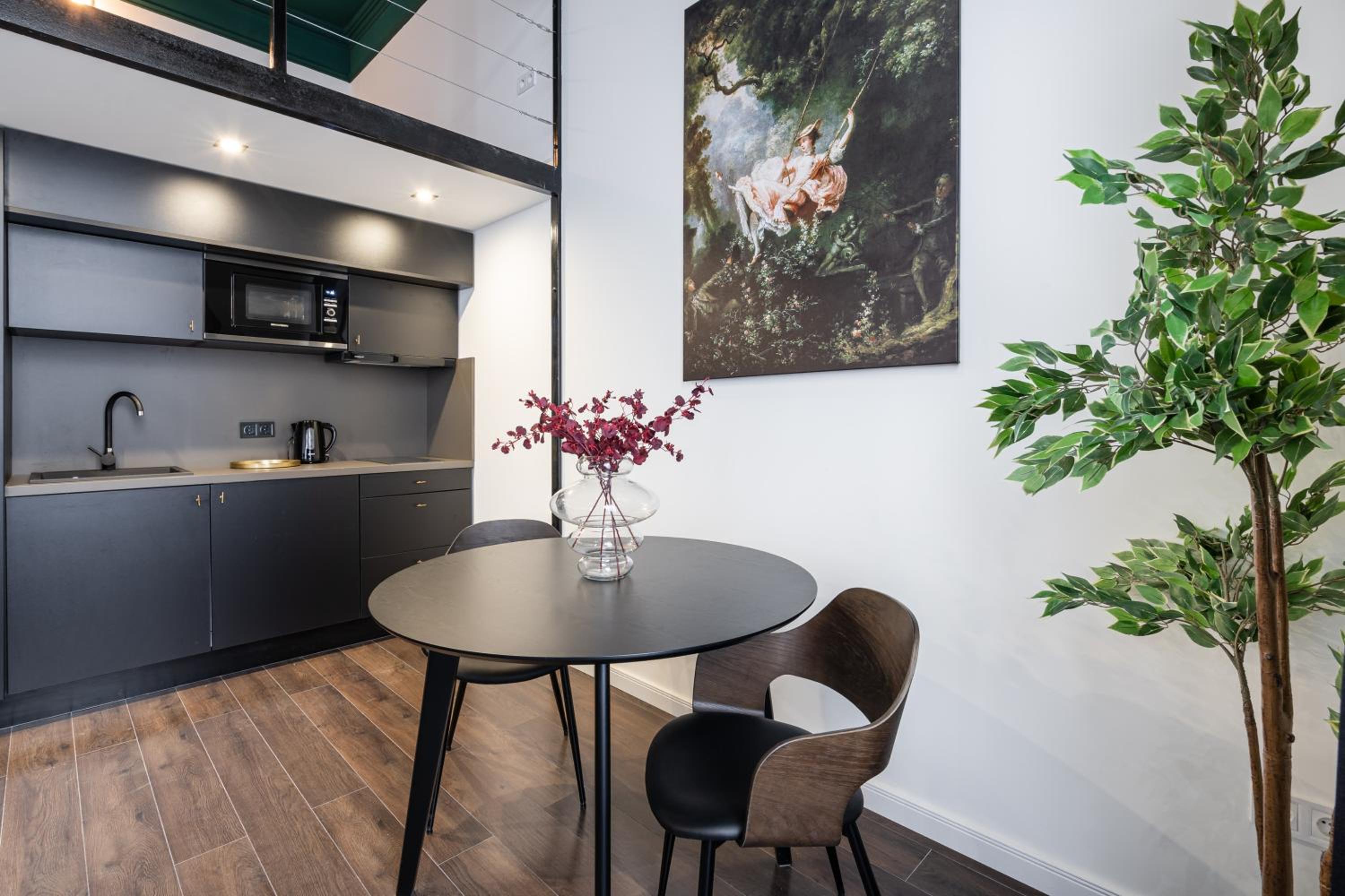 E41 - Trendy Boutique Apartments - Prime Spot by BQA