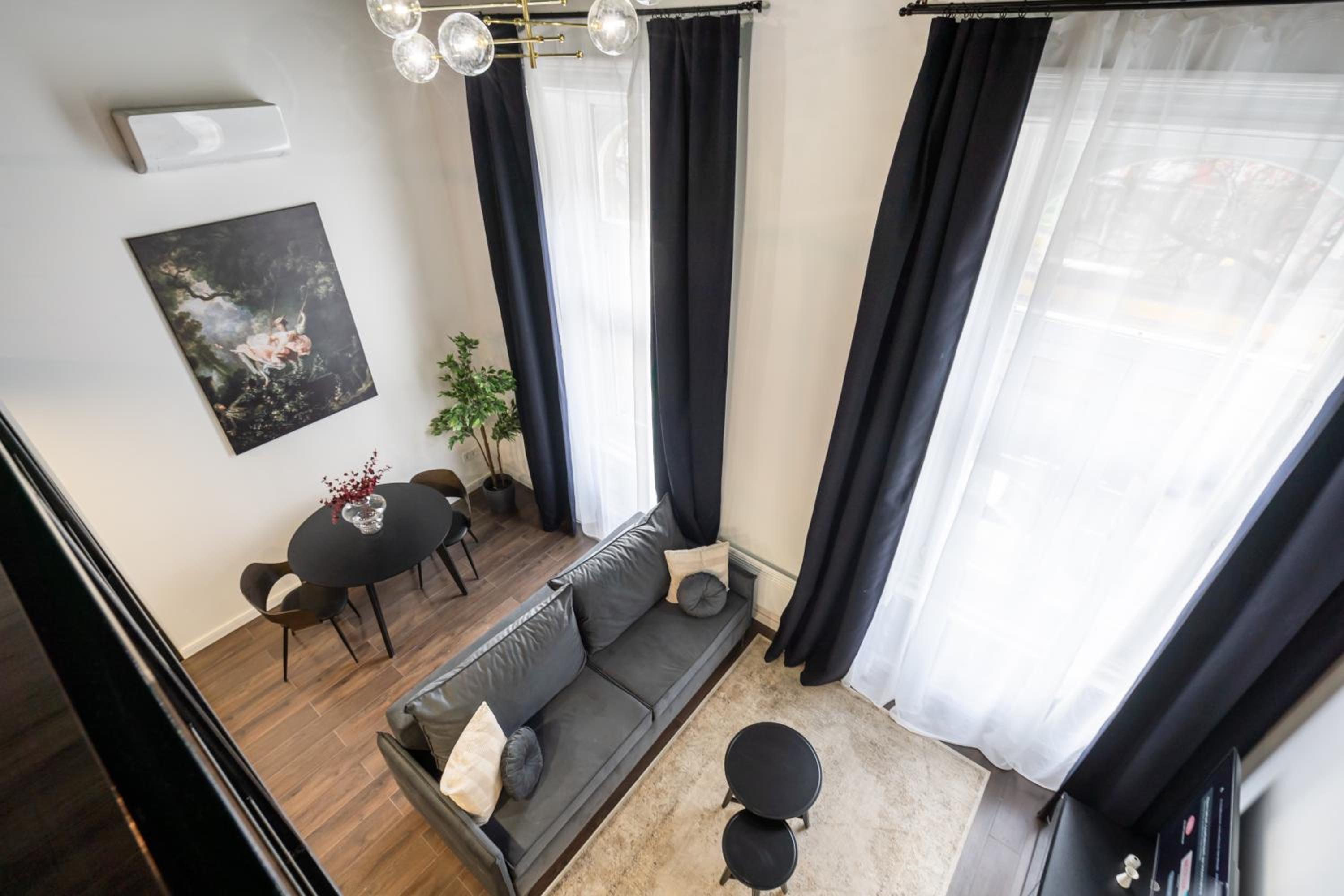 E41 - Trendy Boutique Apartments - Prime Spot by BQA