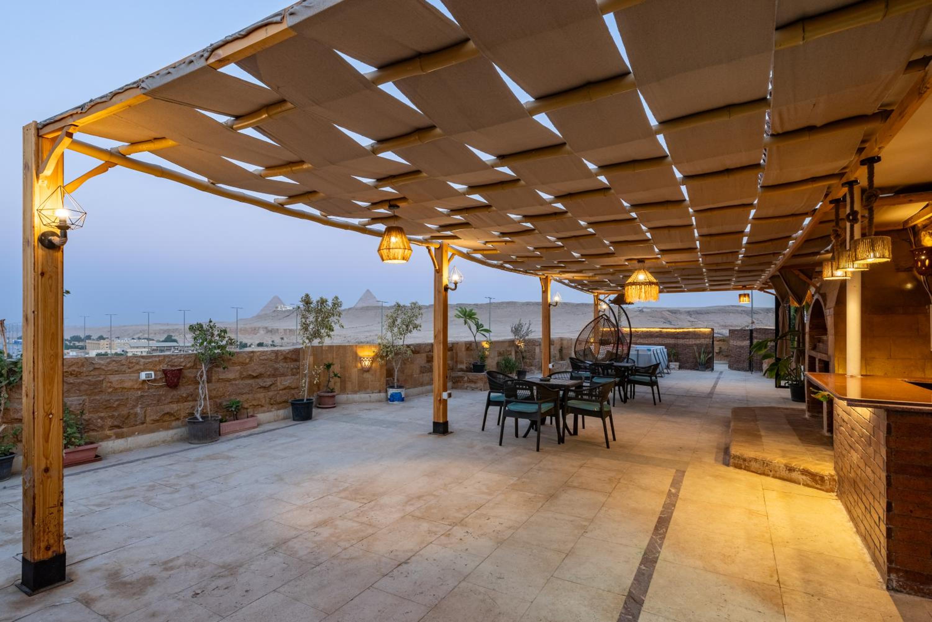 Pyramidia Serene with Rooftop, Pool & pyramids view