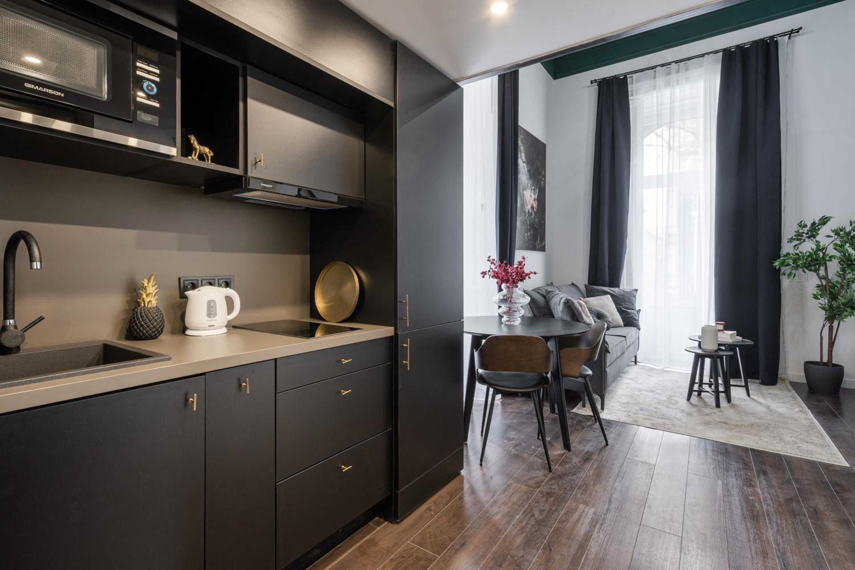 E41 - Trendy Boutique Apartments - Prime Spot by BQA