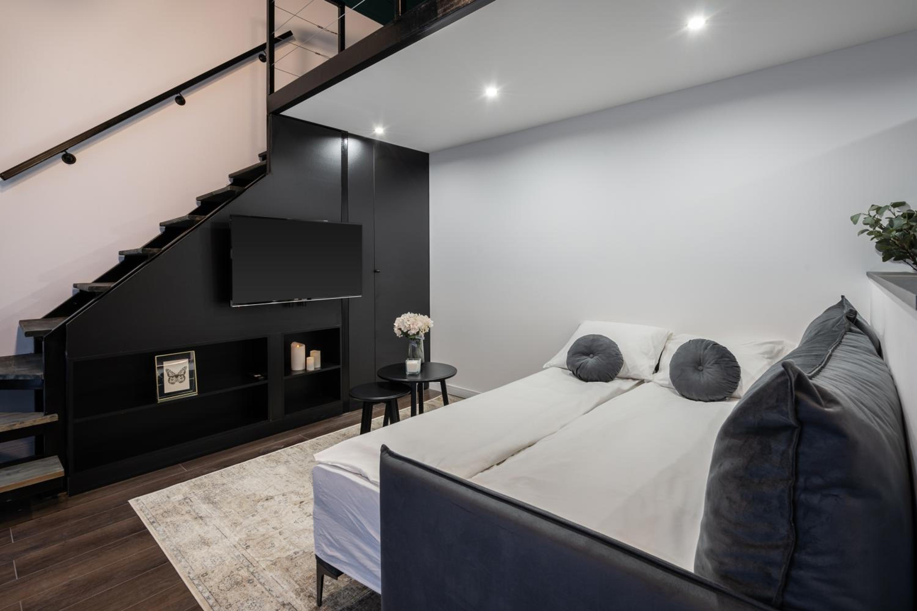 E41 - Trendy Boutique Apartments - Prime Spot by BQA