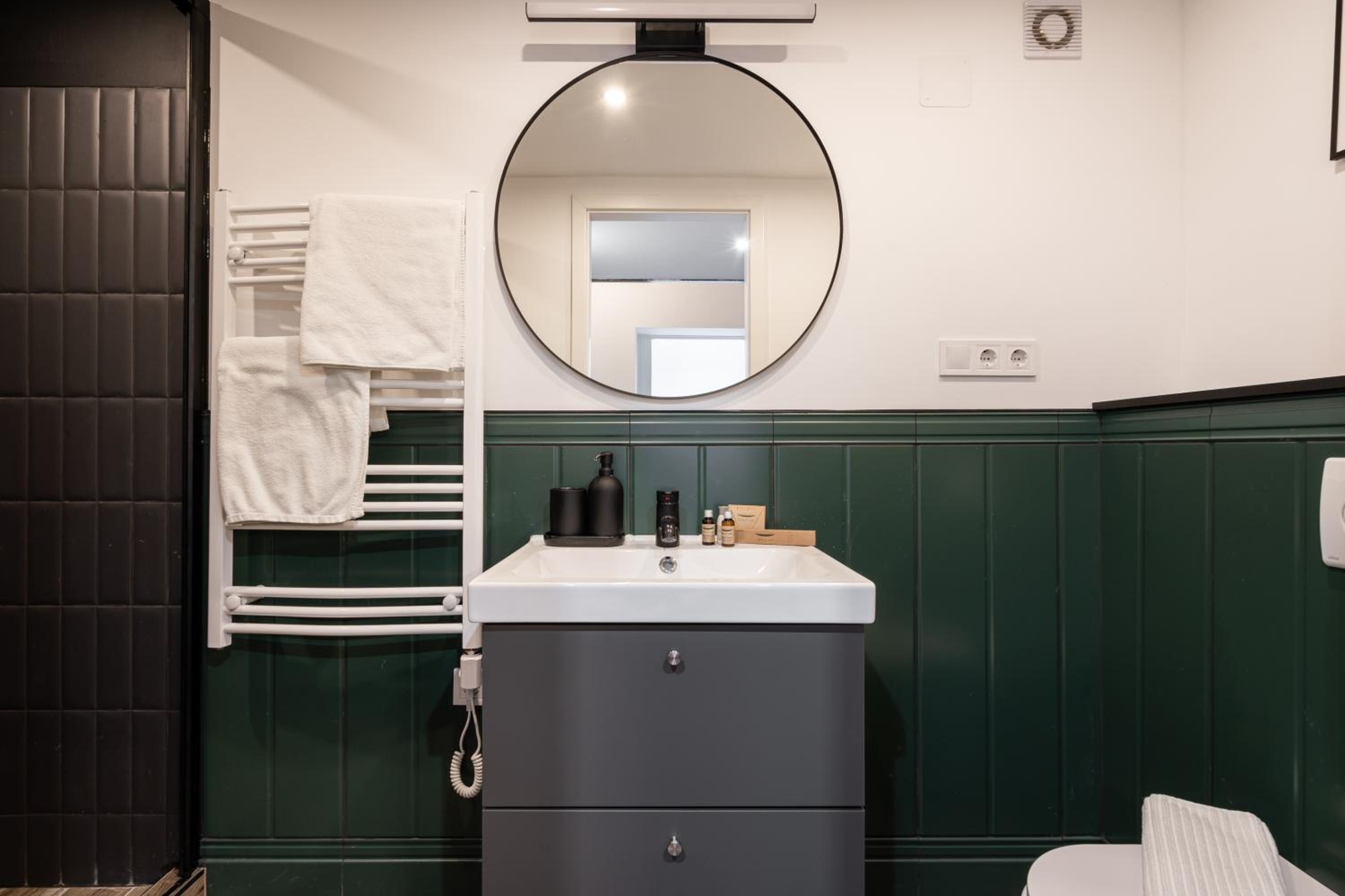 E41 - Trendy Boutique Apartments - Prime Spot by BQA