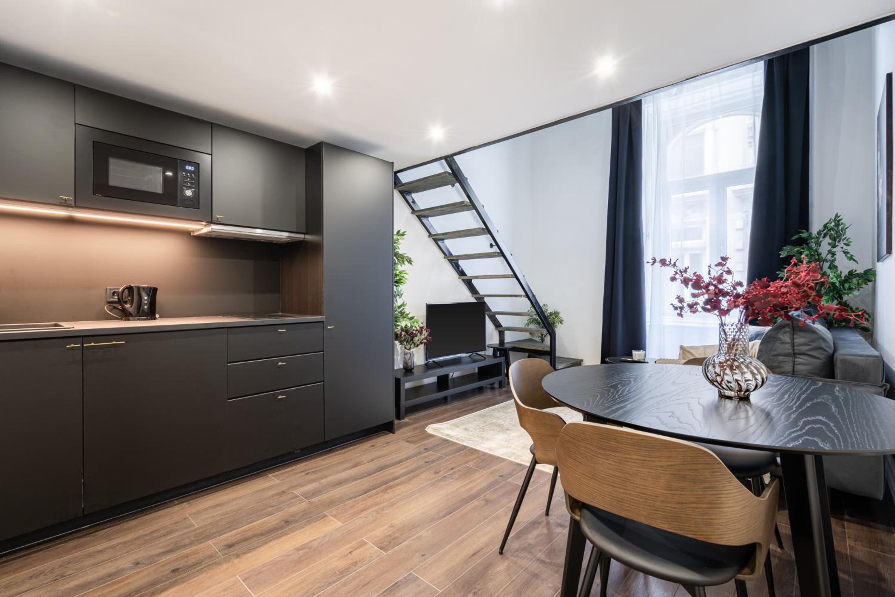 E41 - Trendy Boutique Apartments - Prime Spot by BQA