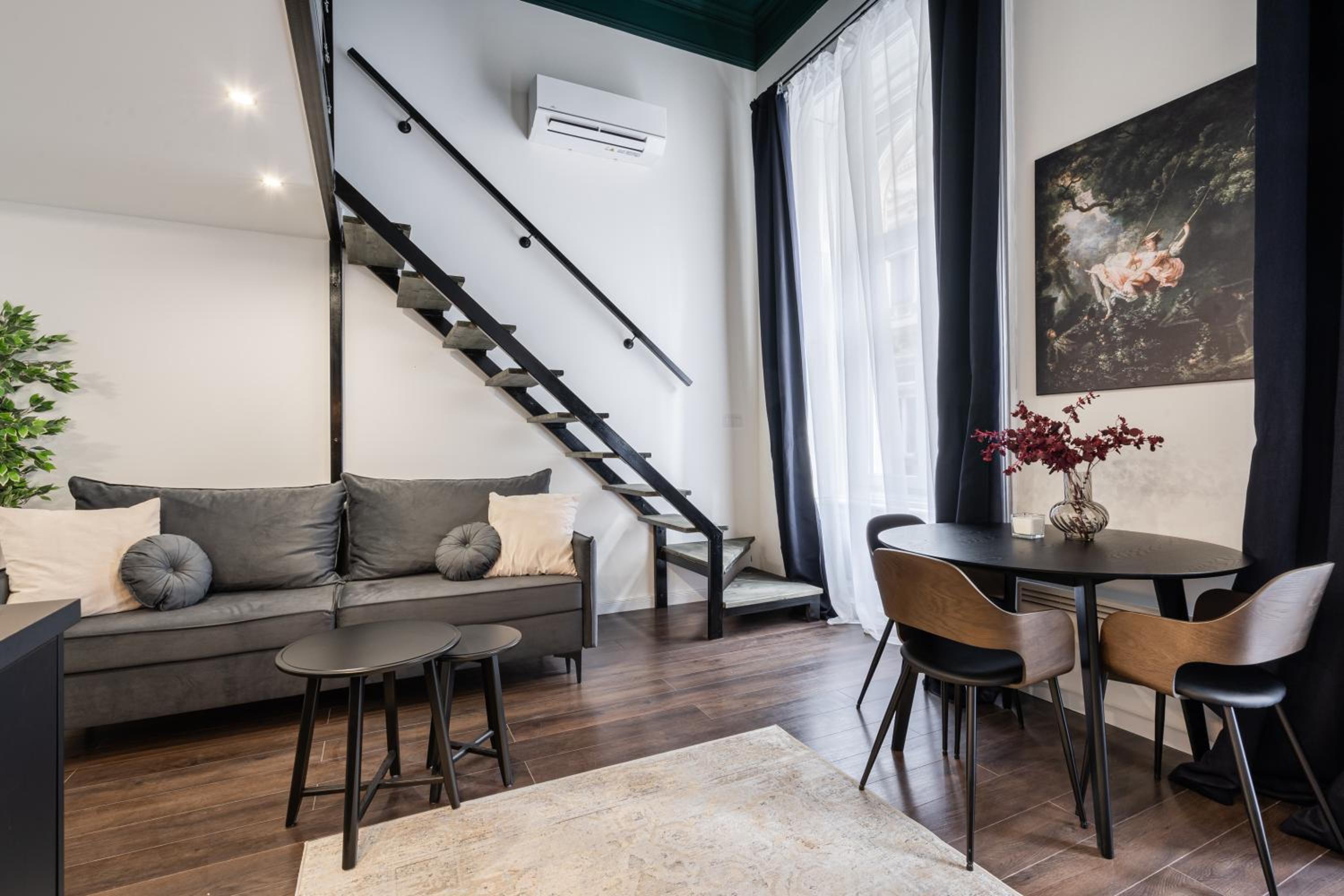 E41 - Trendy Boutique Apartments - Prime Spot by BQA