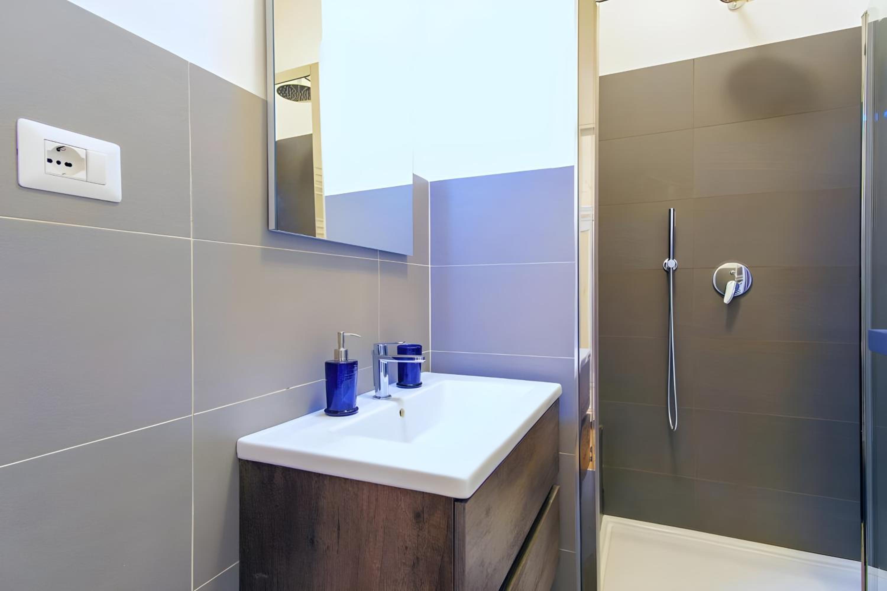 Elegantis Milos Suite Apartment - Your Chic Retreat in Central Rome