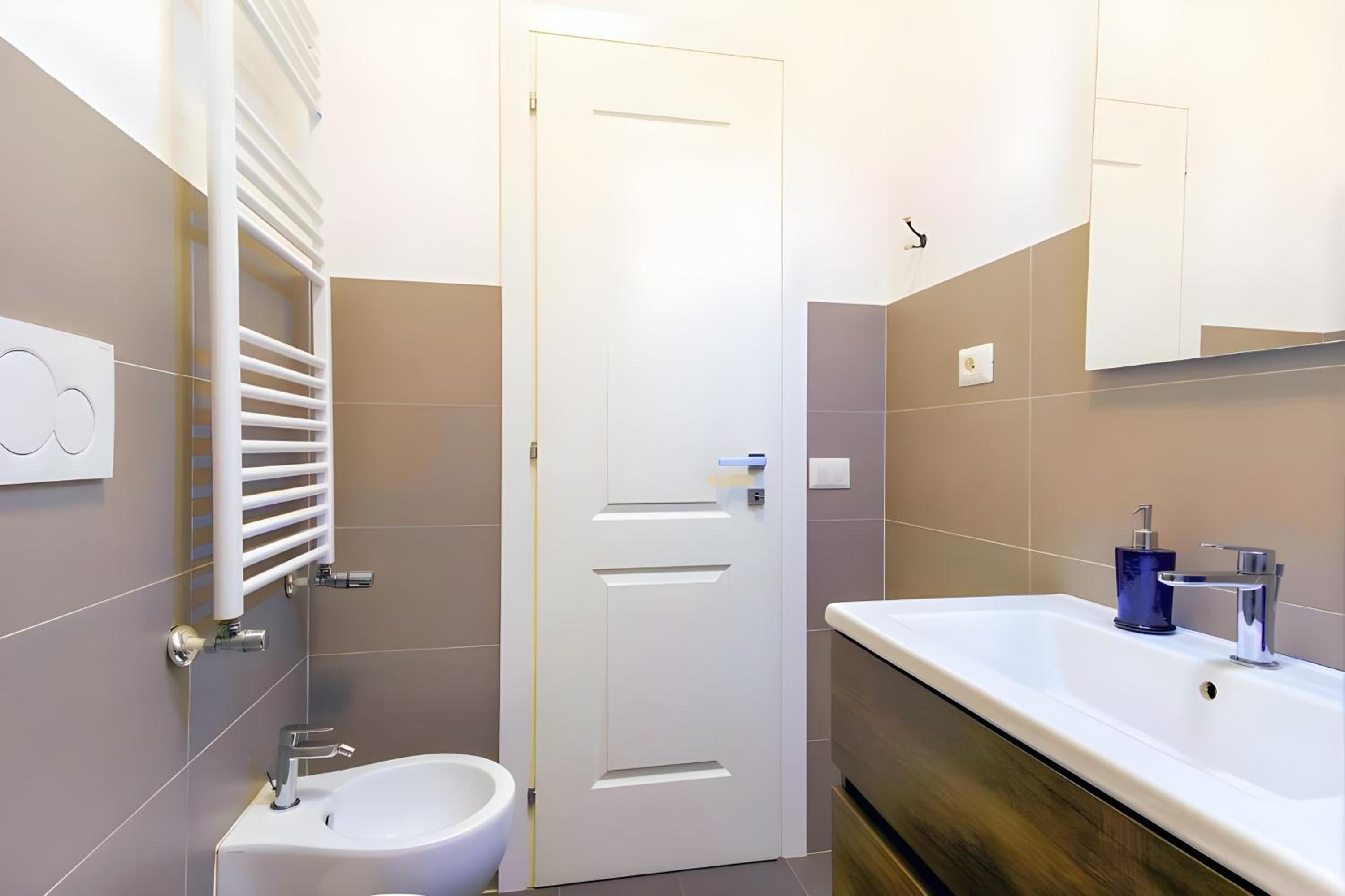 Elegantis Milos Suite Apartment - Your Chic Retreat in Central Rome