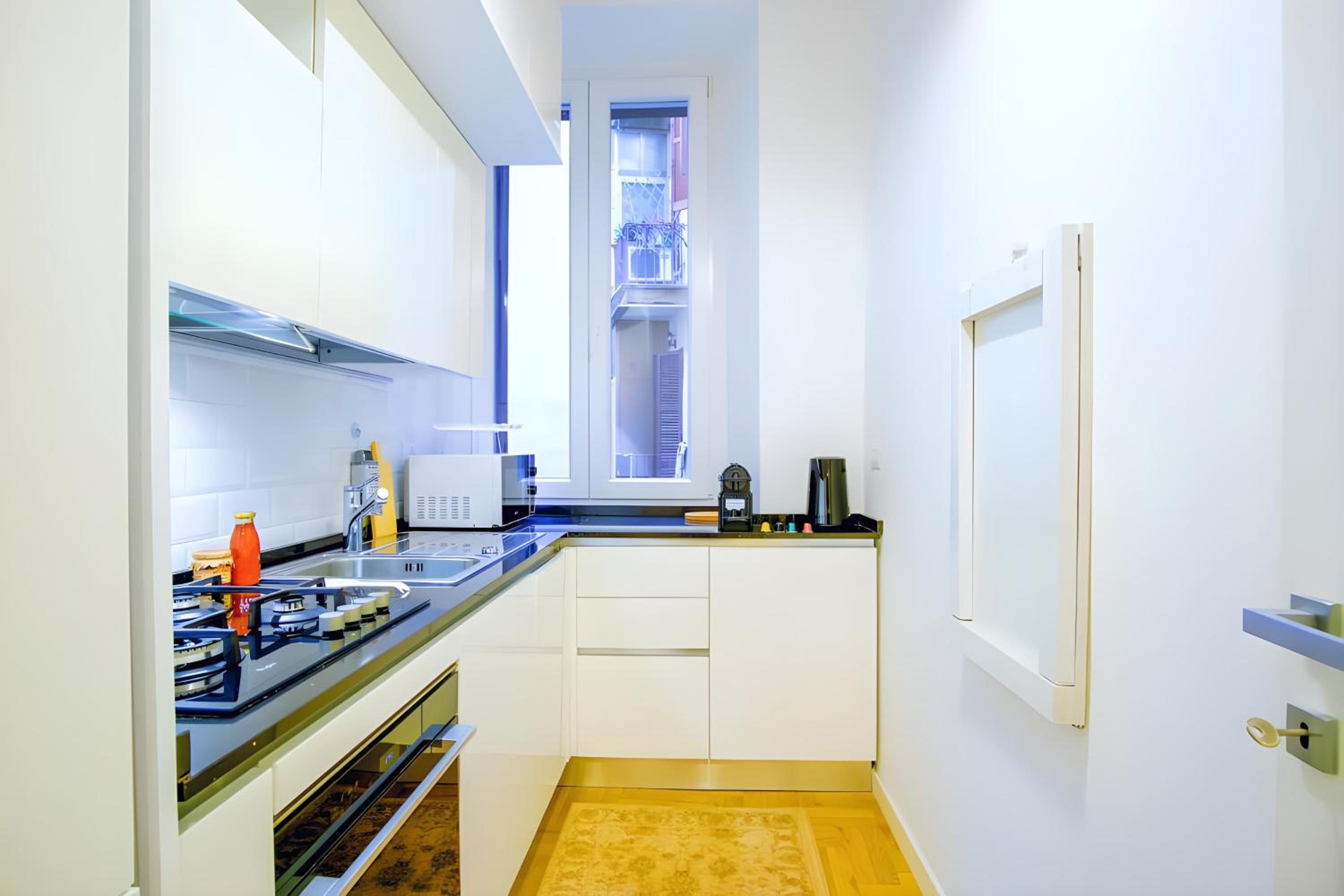 Elegantis Milos Suite Apartment - Your Chic Retreat in Central Rome