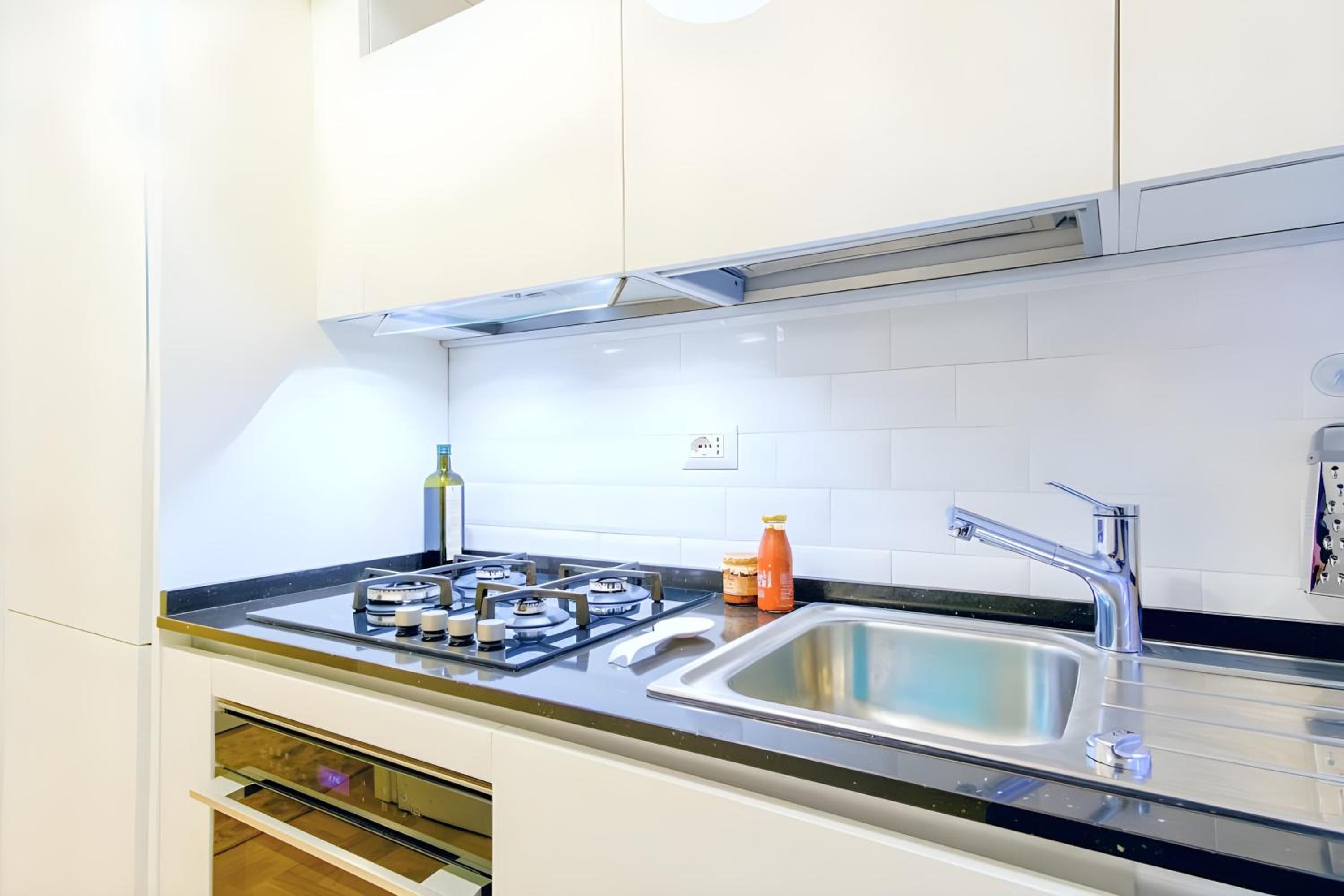 Elegantis Milos Suite Apartment - Your Chic Retreat in Central Rome
