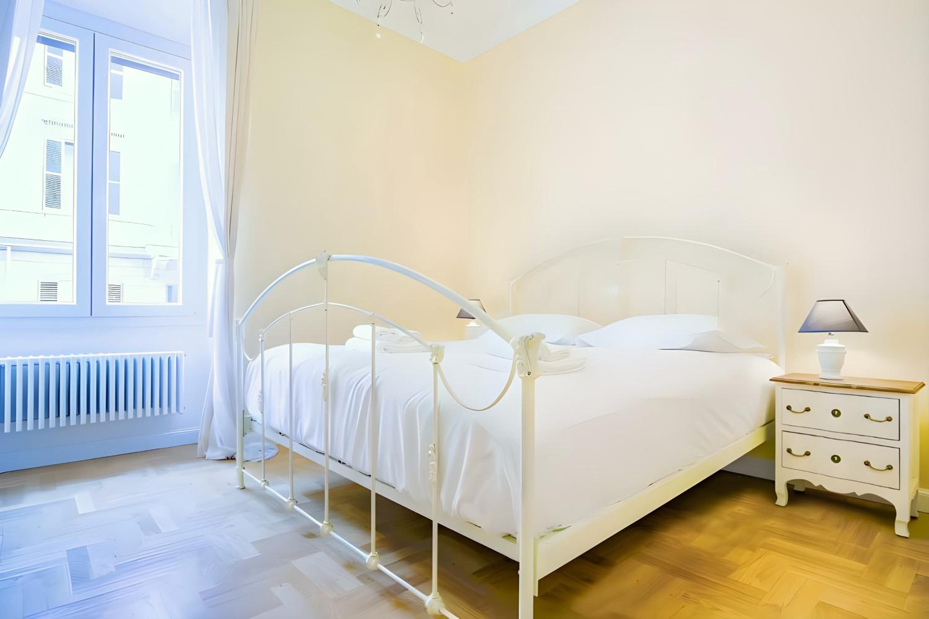 Elegantis Milos Suite Apartment - Your Chic Retreat in Central Rome