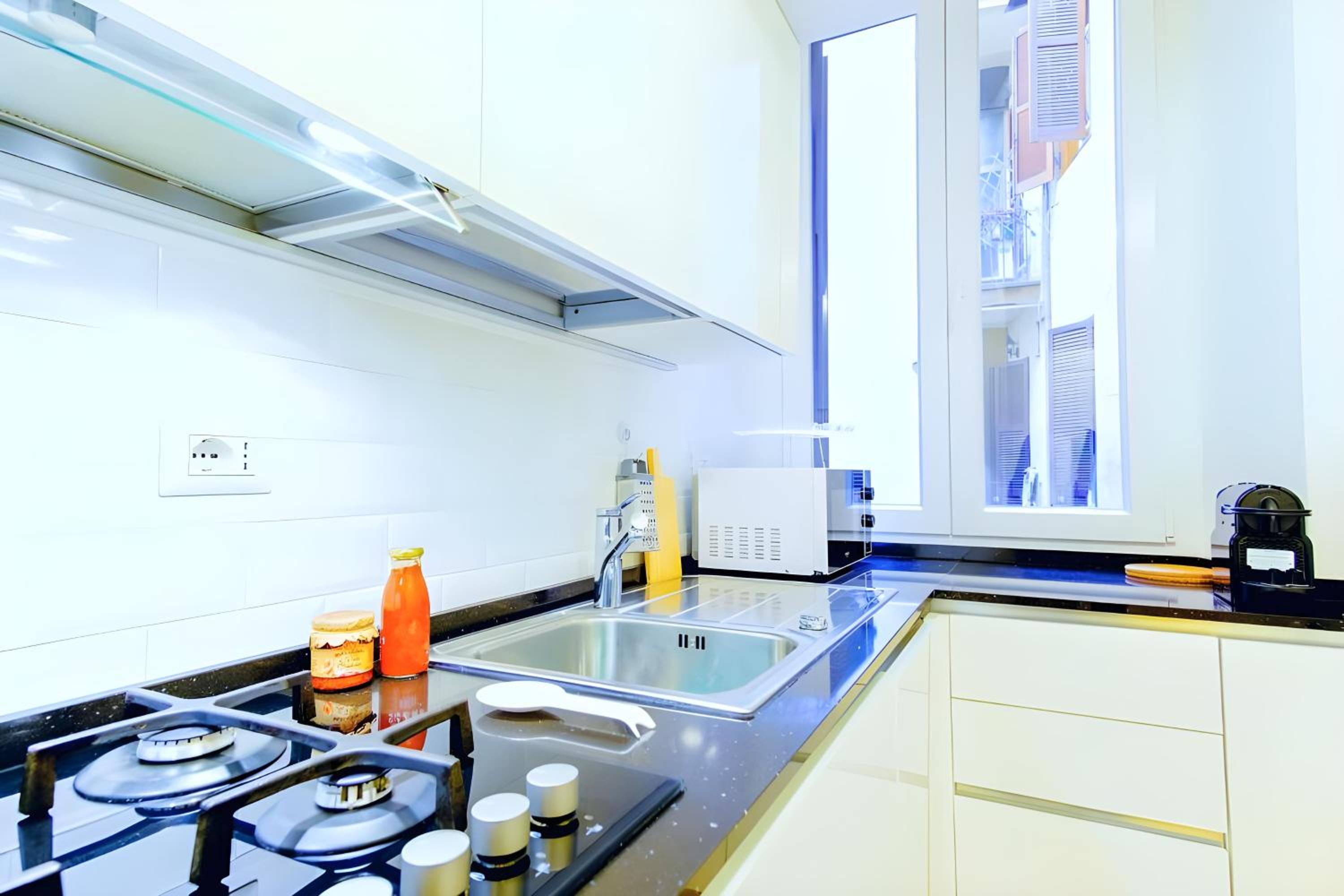 Elegantis Milos Suite Apartment - Your Chic Retreat in Central Rome
