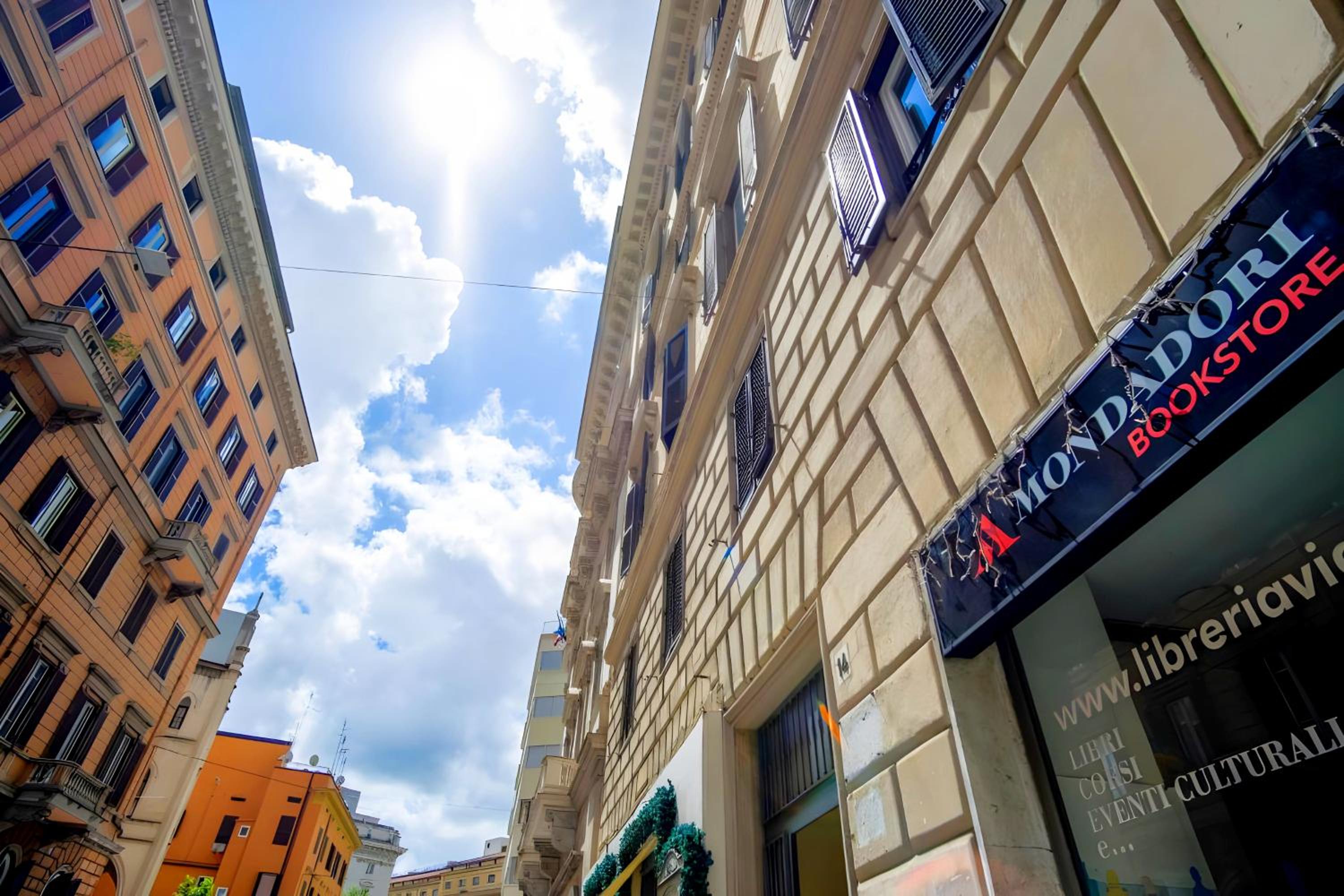 Elegantis Milos Suite Apartment - Your Chic Retreat in Central Rome
