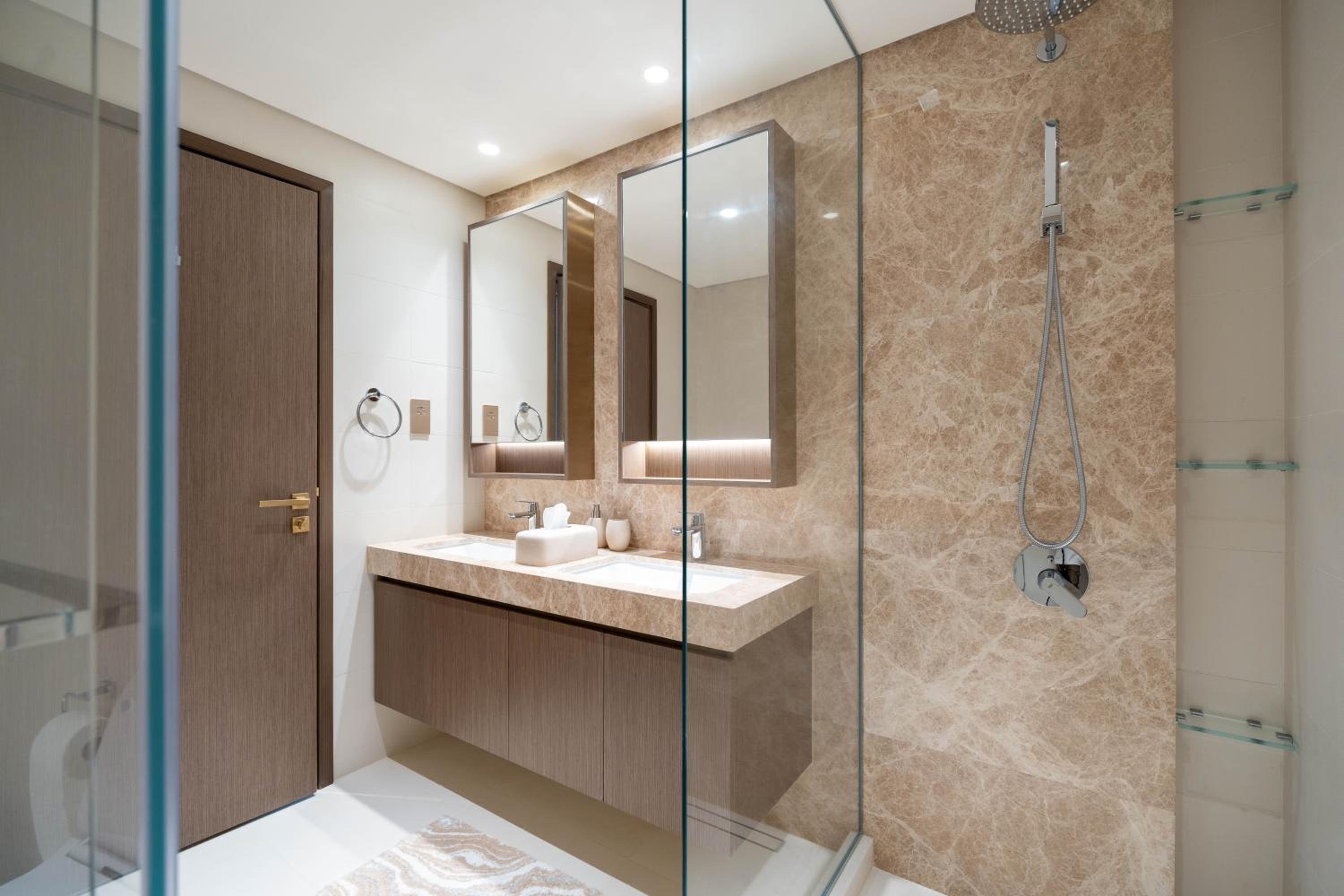 KeyRock - Stylish 2BR Apt with Palm Jumeirah View, Balcony , Pool & Gym Access