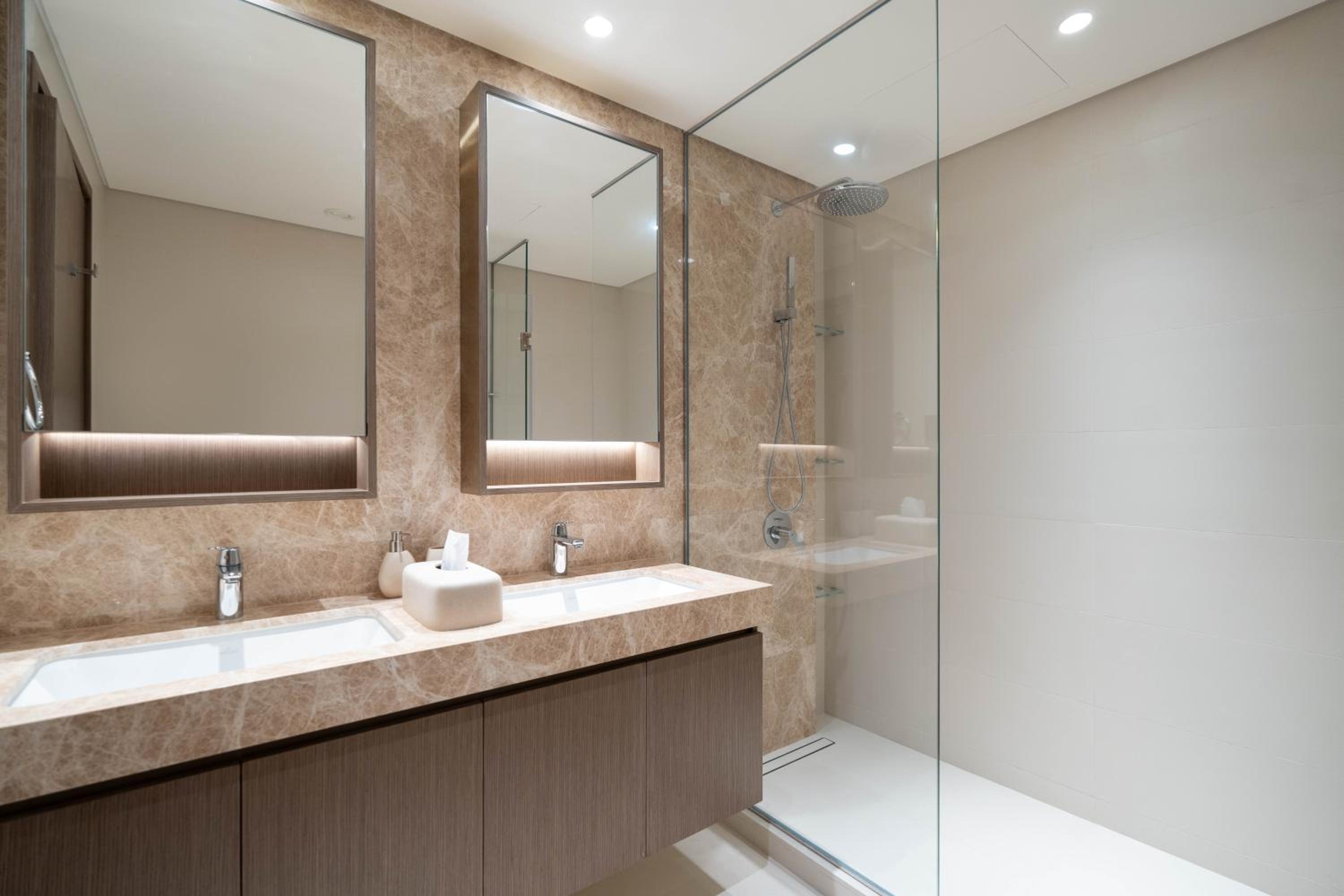 KeyRock - Stylish 2BR Apt with Palm Jumeirah View, Balcony , Pool & Gym Access