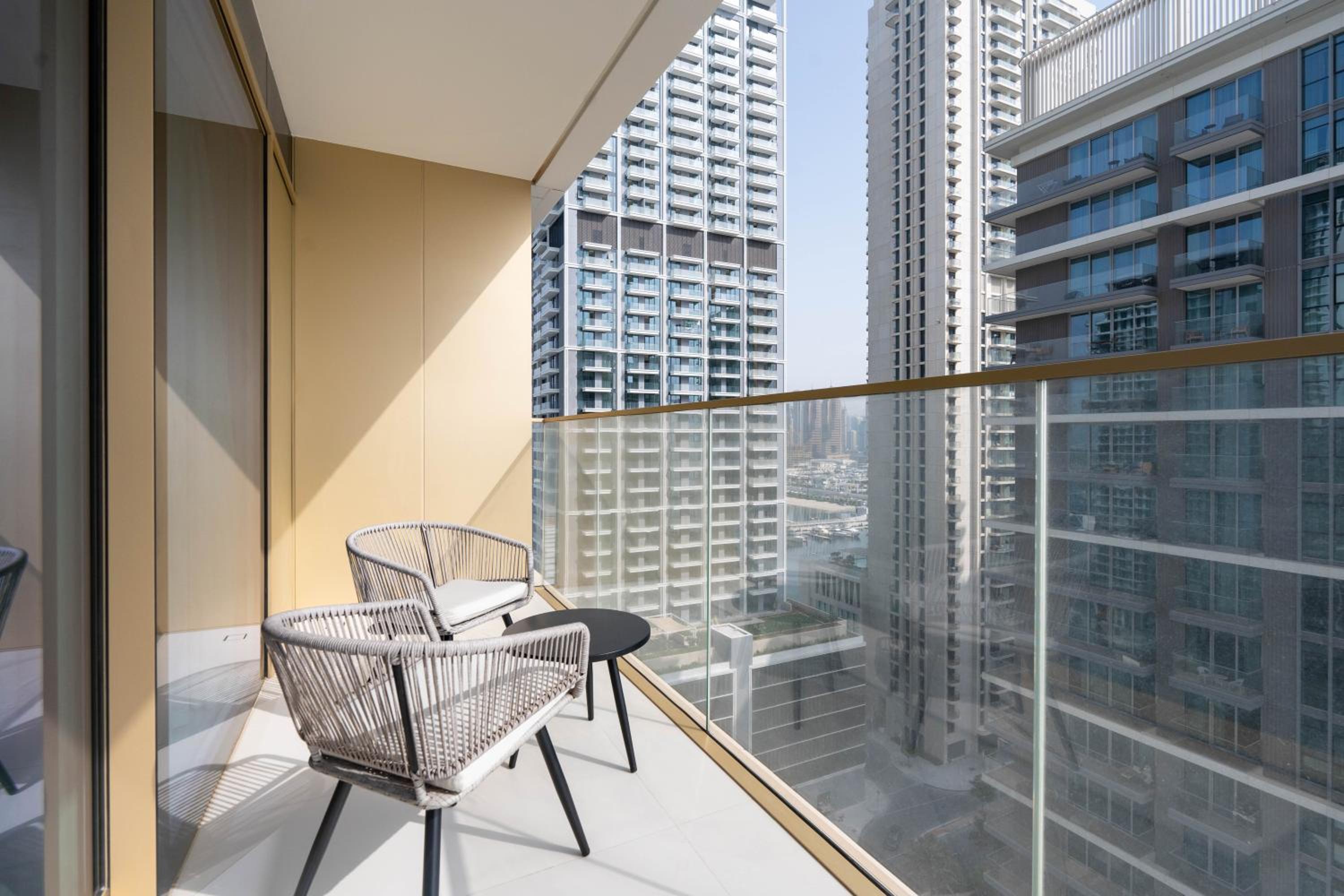 KeyRock - Stylish 2BR Apt with Palm Jumeirah View, Balcony , Pool & Gym Access