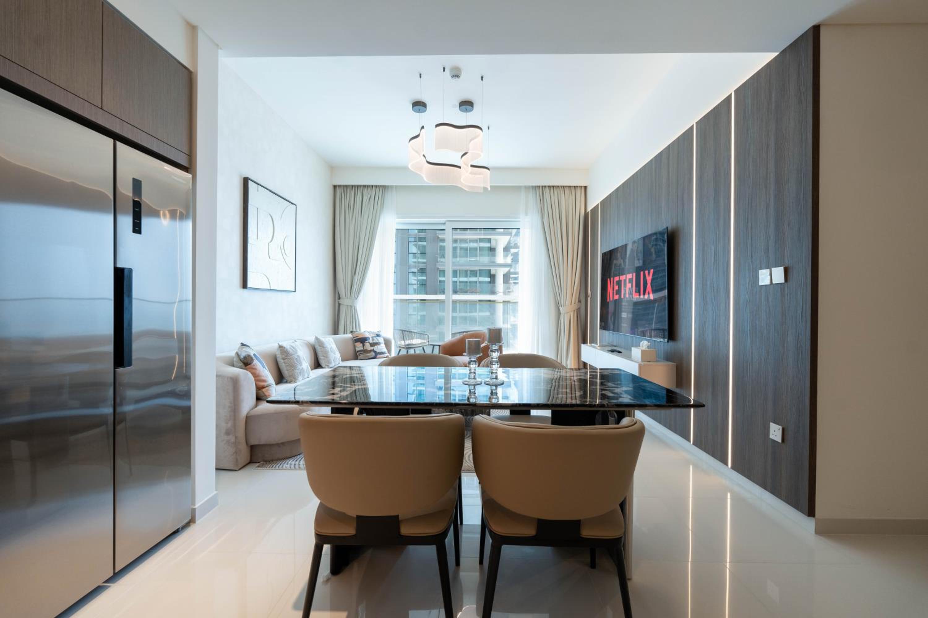 KeyRock - Stylish 2BR Apt with Palm Jumeirah View, Balcony , Pool & Gym Access