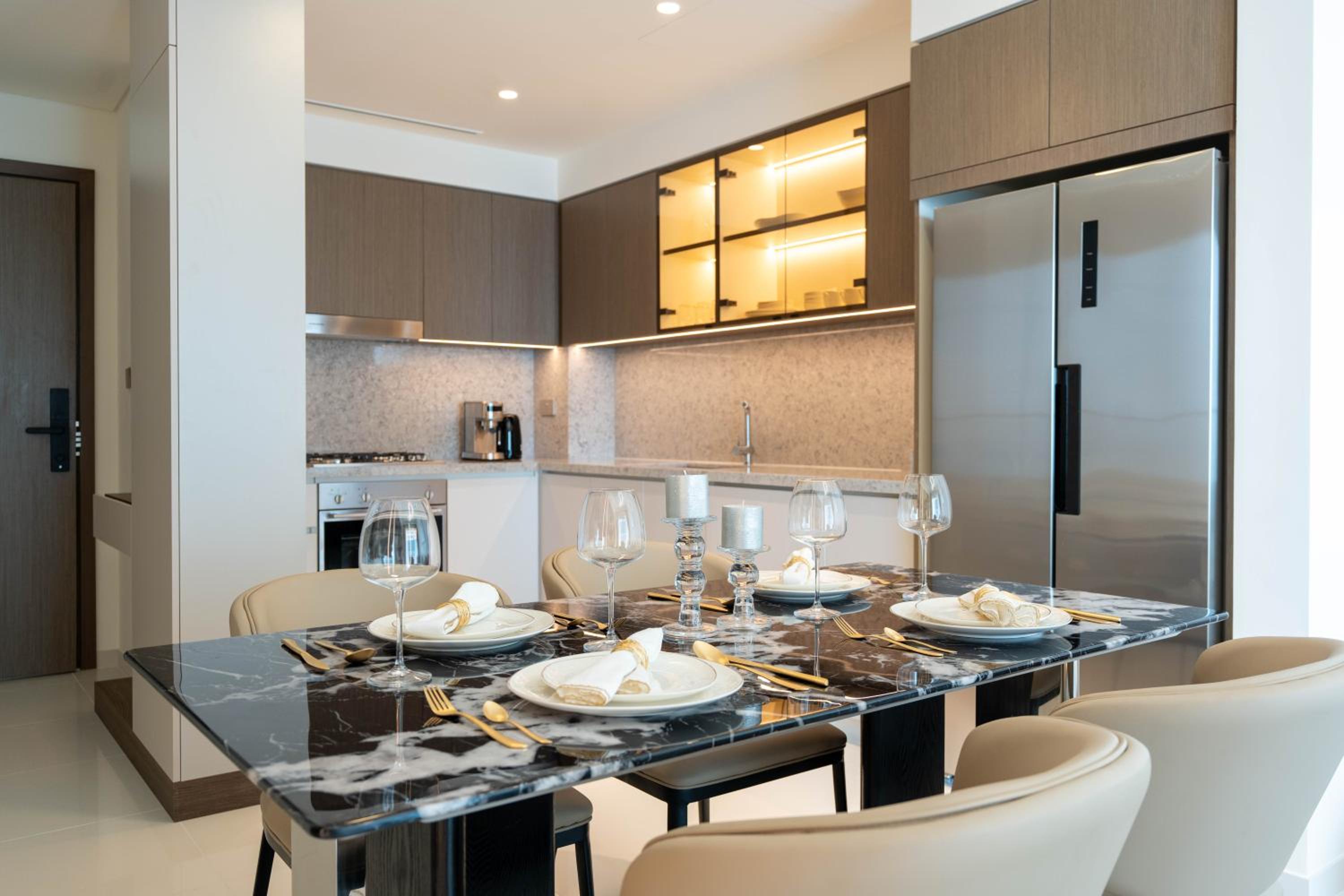 KeyRock - Stylish 2BR Apt with Palm Jumeirah View, Balcony , Pool & Gym Access