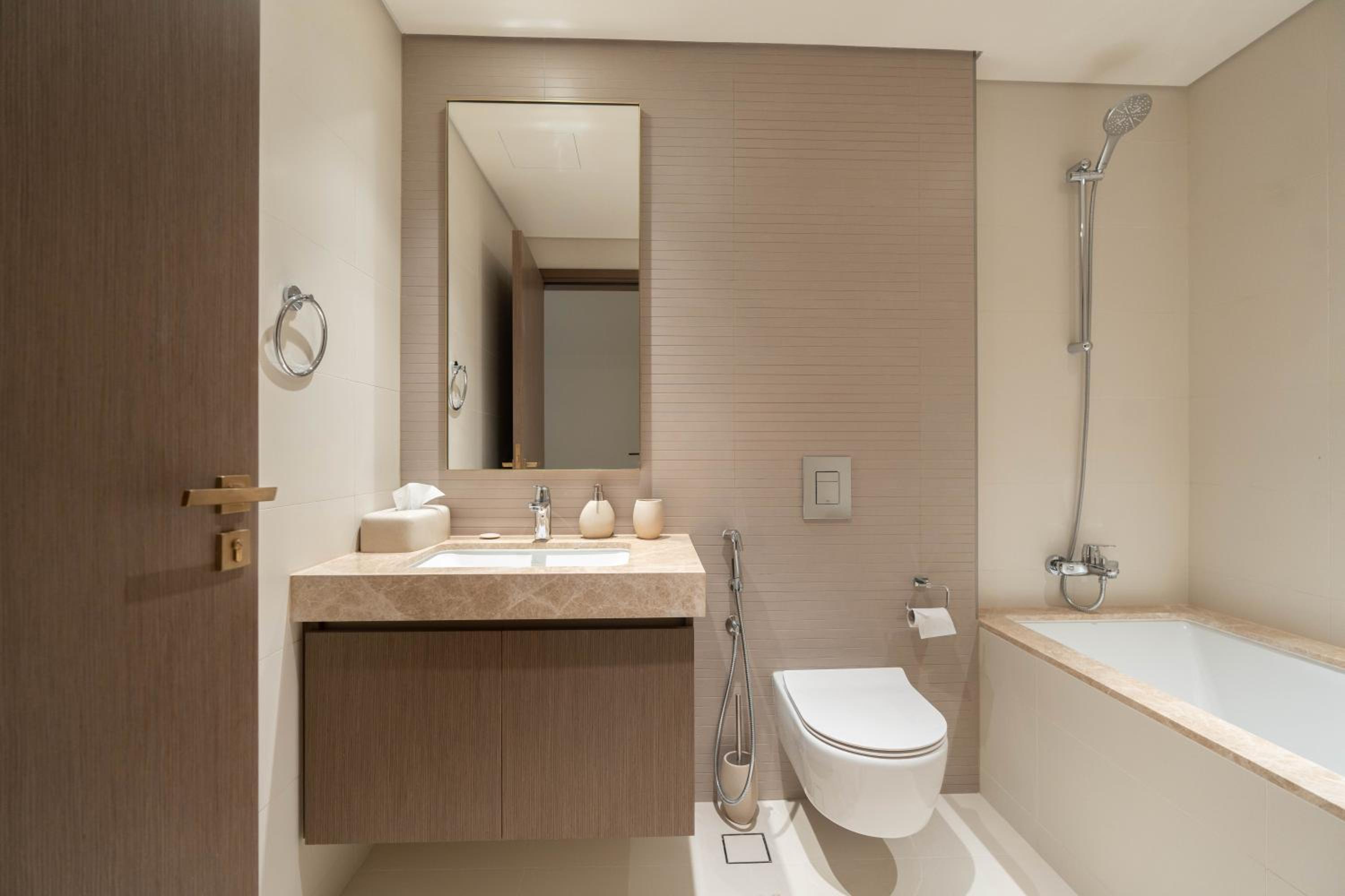 KeyRock - Stylish 2BR Apt with Palm Jumeirah View, Balcony , Pool & Gym Access