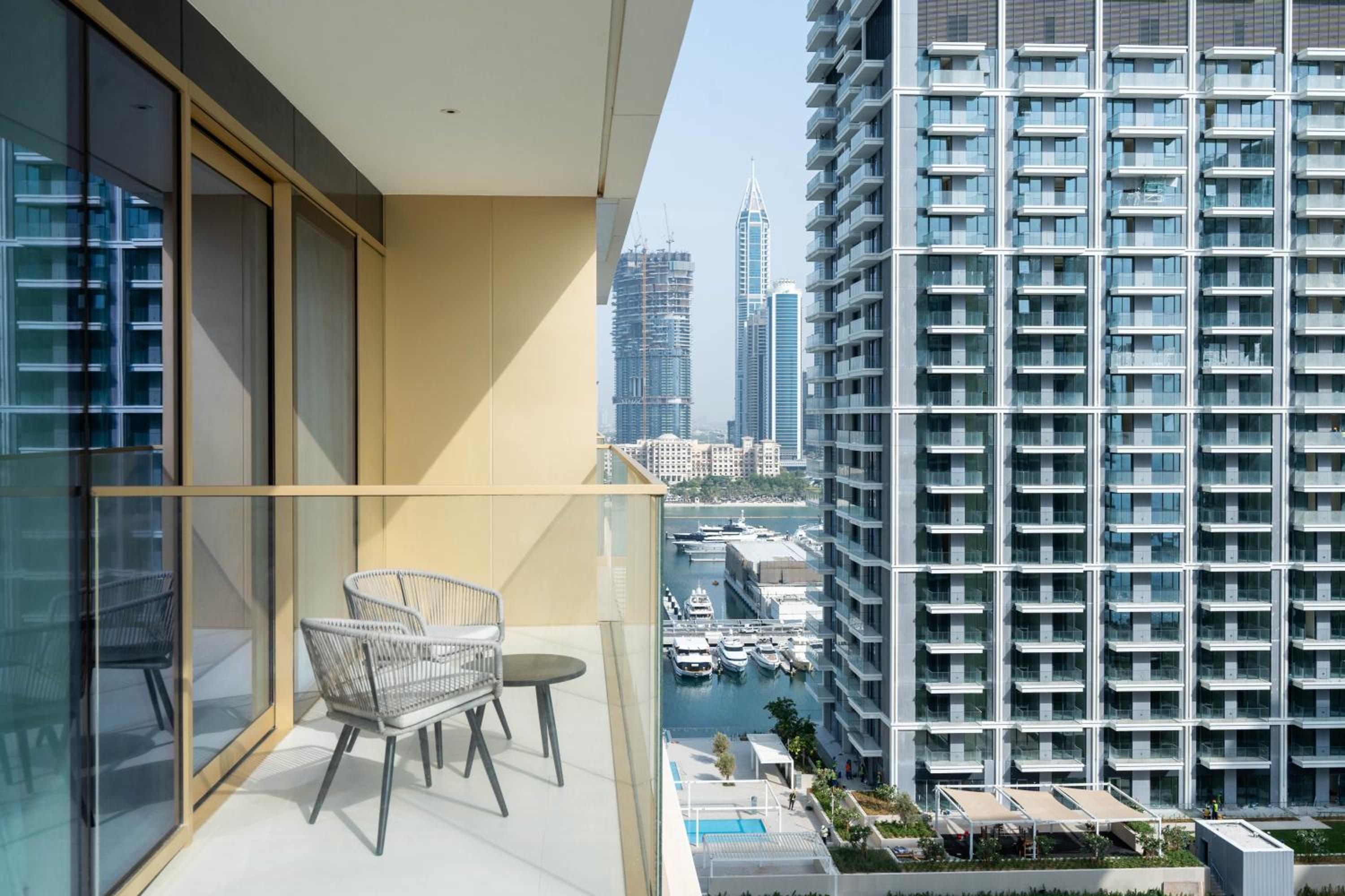 KeyRock - Stylish 2BR Apt with Palm Jumeirah View, Balcony , Pool & Gym Access