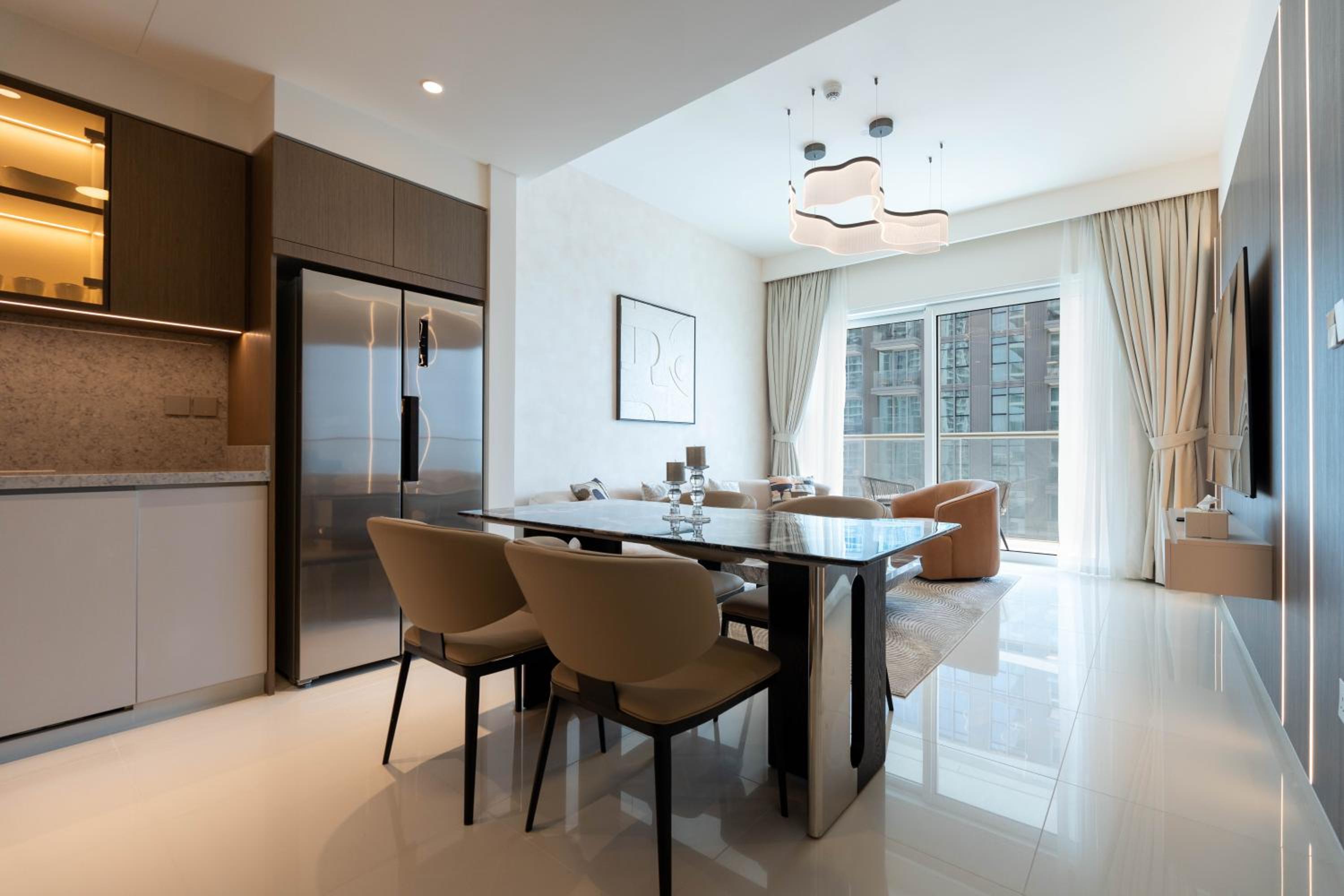 KeyRock - Stylish 2BR Apt with Palm Jumeirah View, Balcony , Pool & Gym Access
