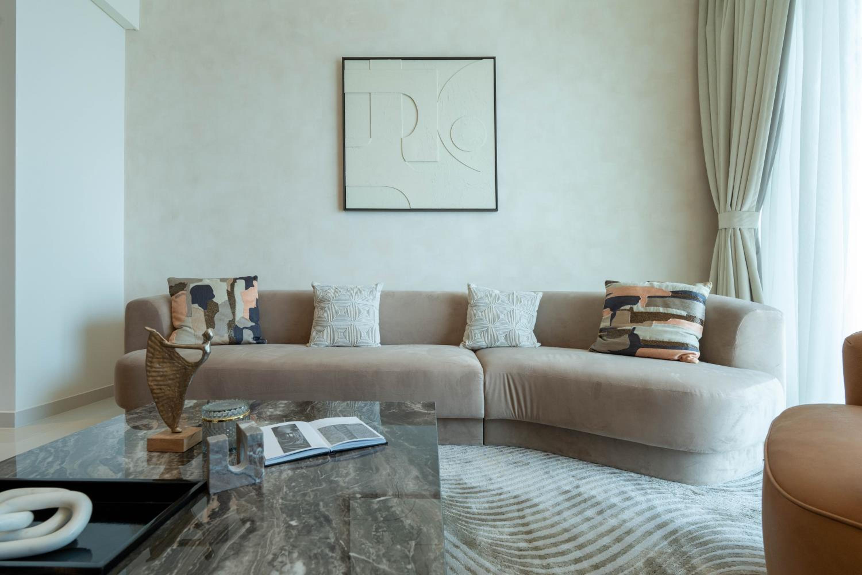 KeyRock - Stylish 2BR Apt with Palm Jumeirah View, Balcony , Pool & Gym Access