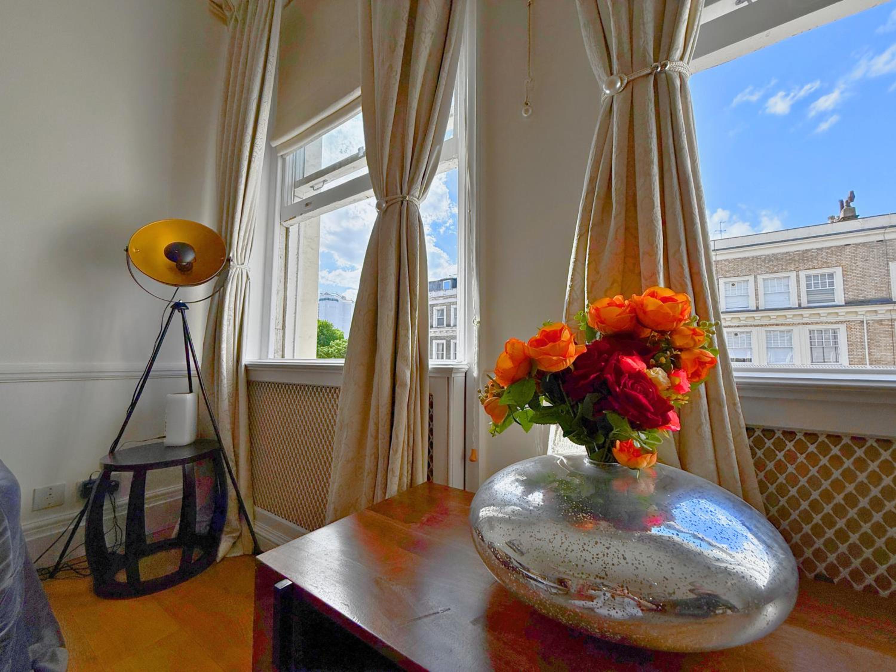 Knightsbridge & South Kensington, Private Garden Super King 2Beds 2Bath by Hyde Park & Royal Albert Hall
