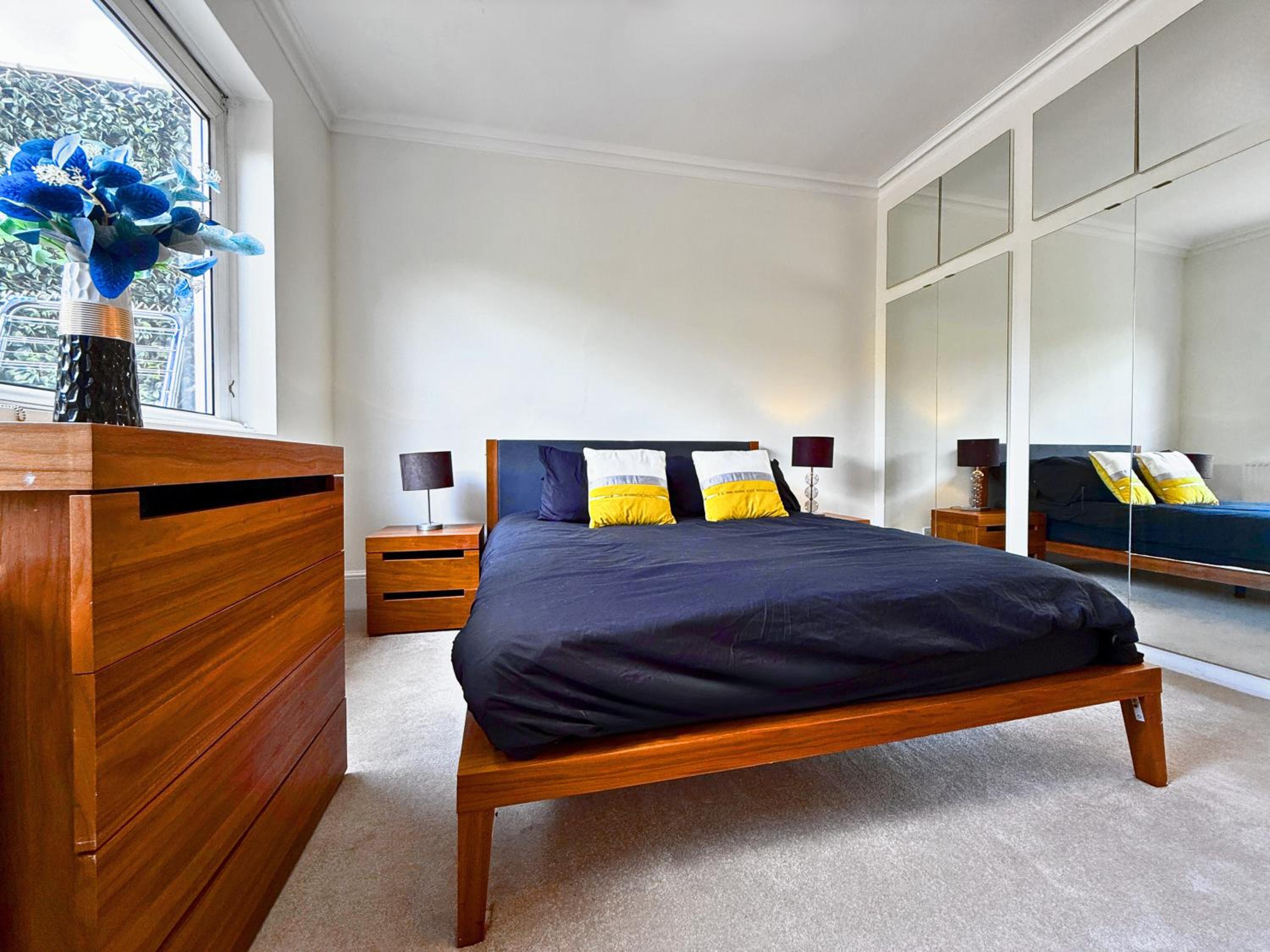 Knightsbridge & South Kensington, Private Garden Super King 2Beds 2Bath by Hyde Park & Royal Albert Hall