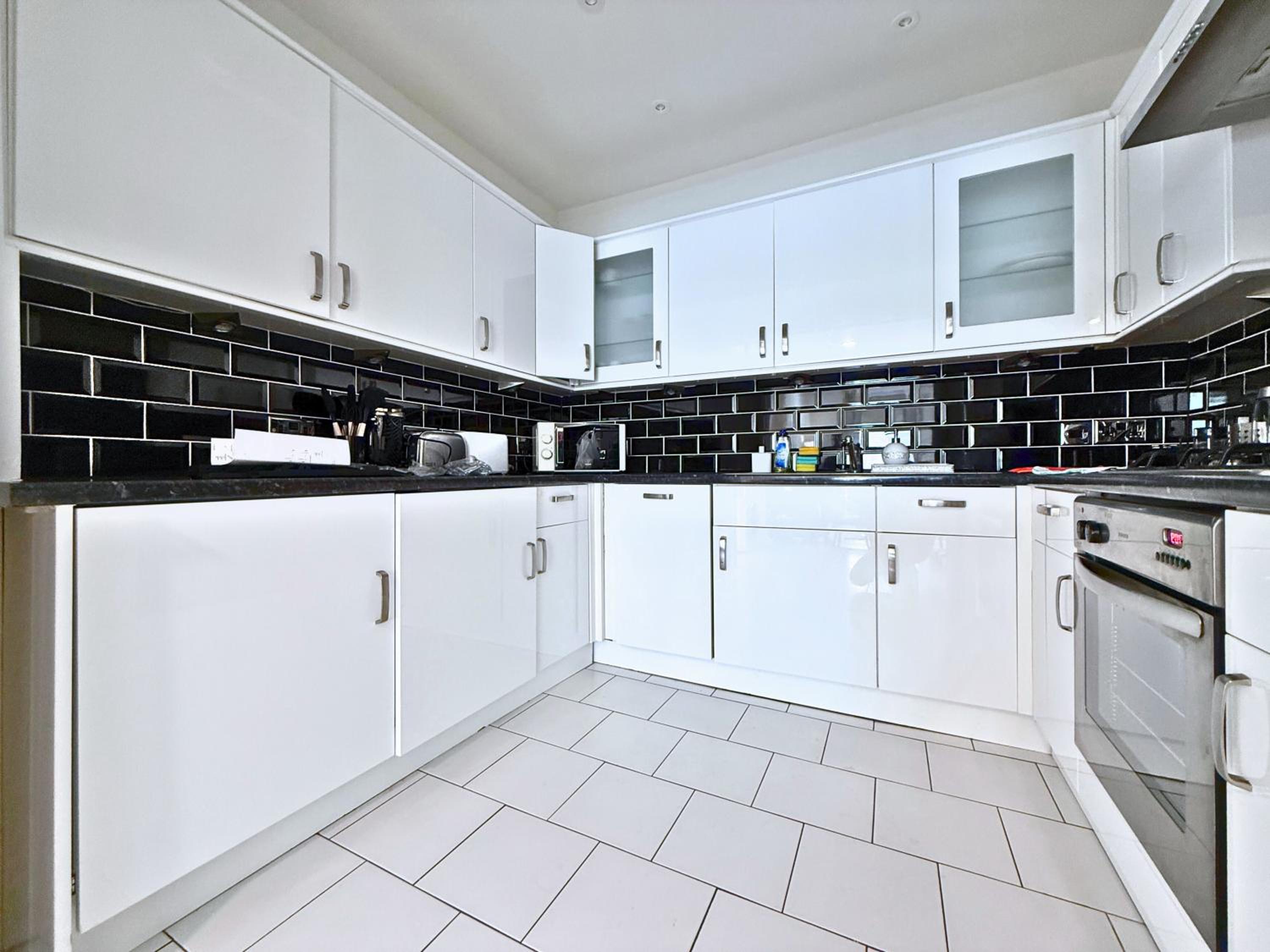 Knightsbridge & South Kensington, Private Garden Super King 2Beds 2Bath by Hyde Park & Royal Albert Hall