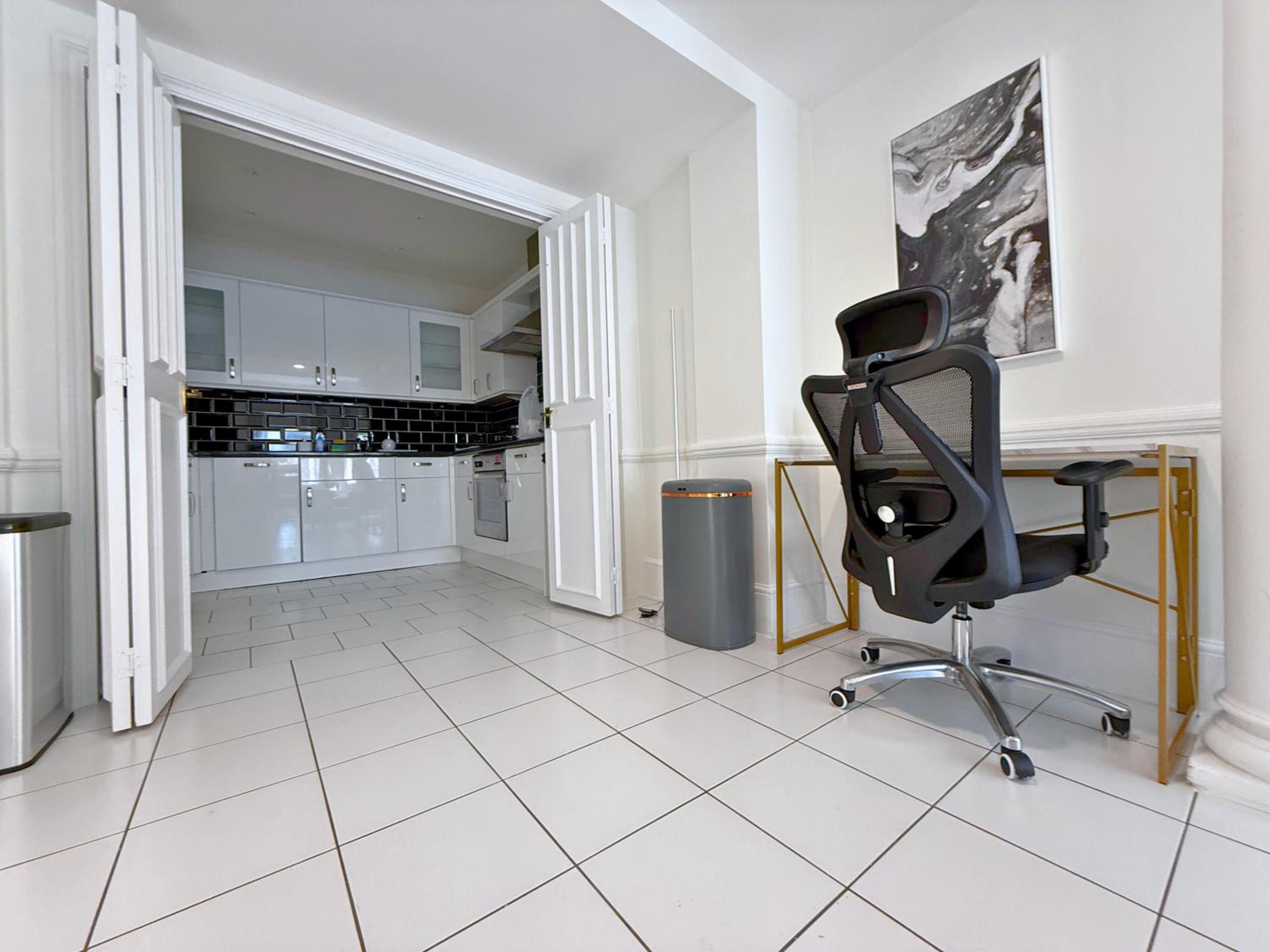 Knightsbridge & South Kensington, Private Garden Super King 2Beds 2Bath by Hyde Park & Royal Albert Hall