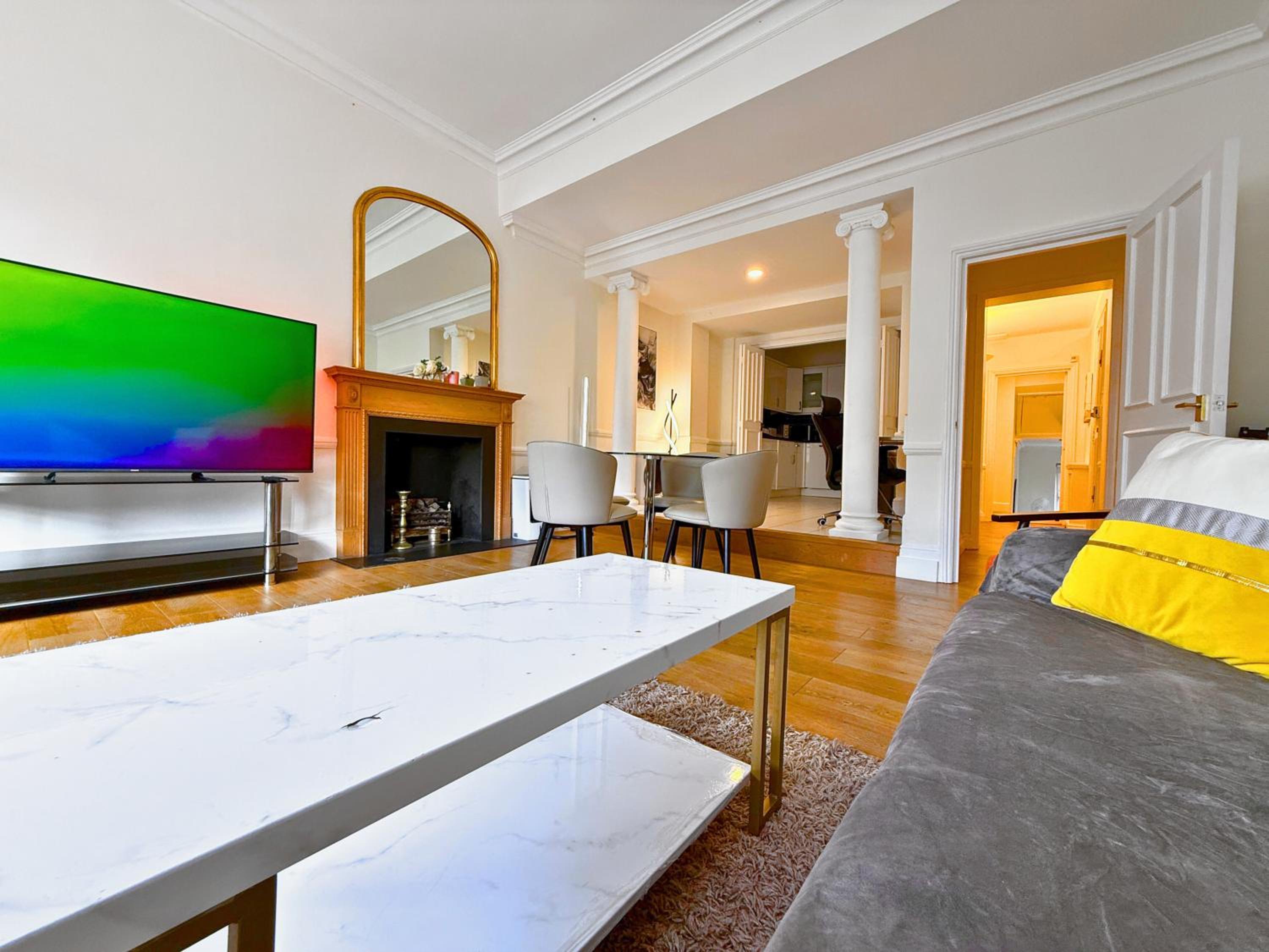 Knightsbridge & South Kensington, Private Garden Super King 2Beds 2Bath by Hyde Park & Royal Albert Hall